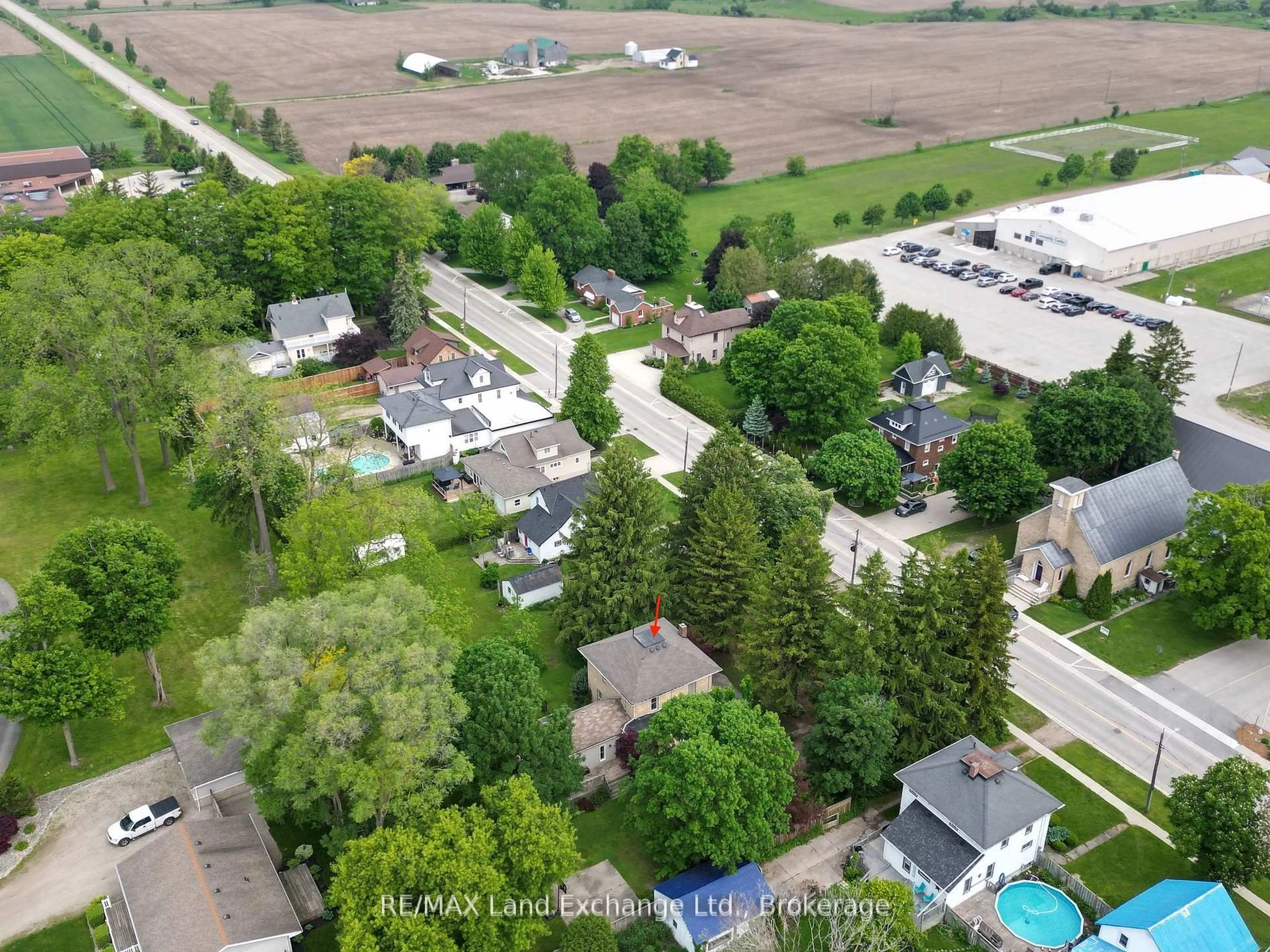 A pic from outside/outdoor area/front of a property/back of a property/a pic from drone, street for 20 Queen St, Huron-Kinloss Ontario N0G 2R0