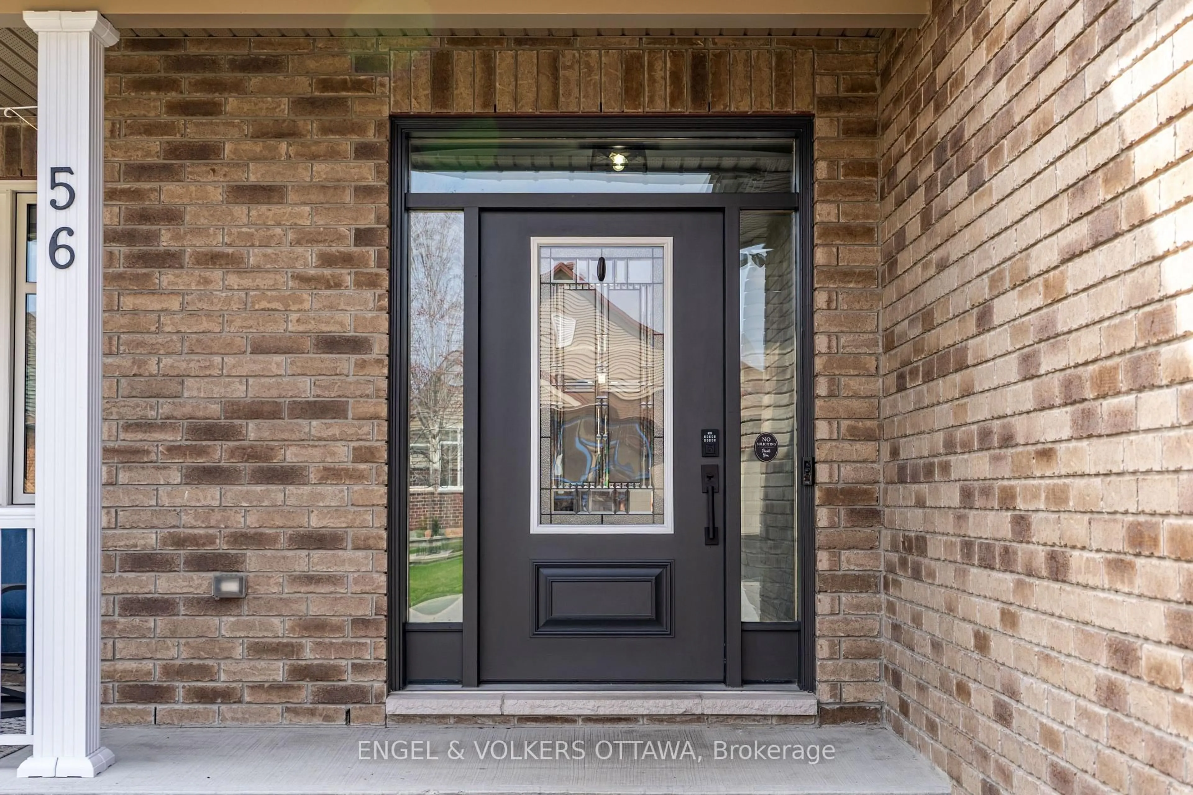 Indoor entryway for 56 Settlement Lane, Russell Ontario K4R 0A4