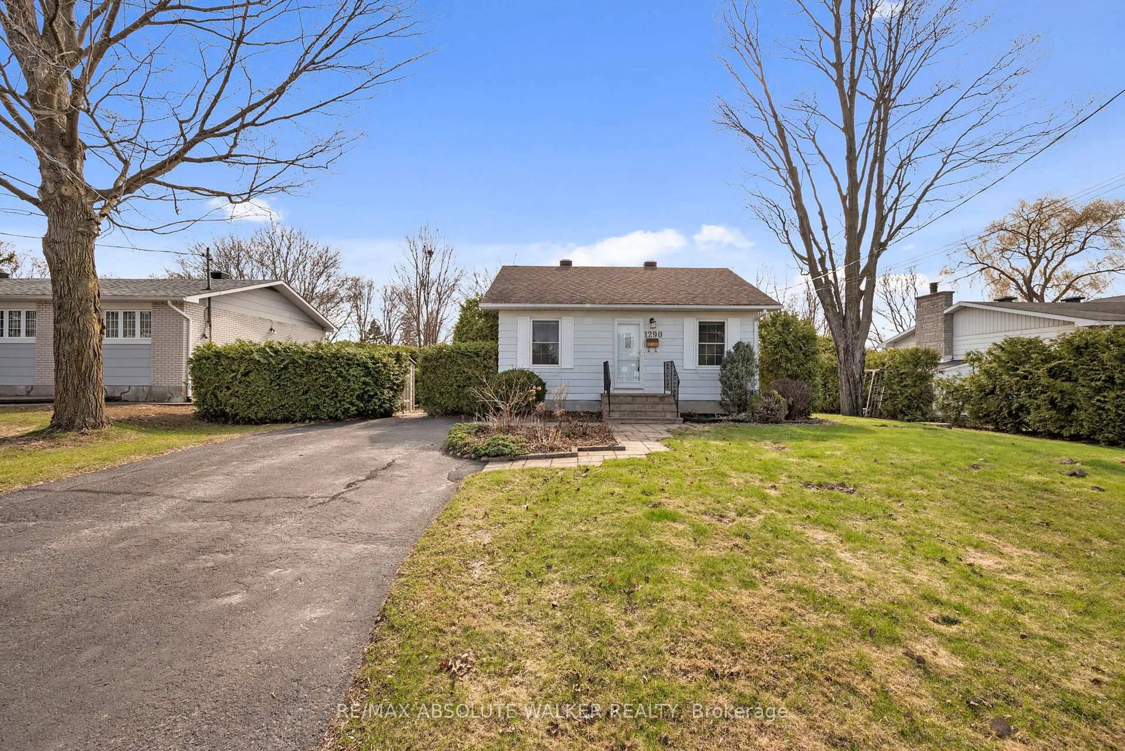 A pic from outside/outdoor area/front of a property/back of a property/a pic from drone, street for 1290 St. Jean St, Orleans Ontario K1C 1N6