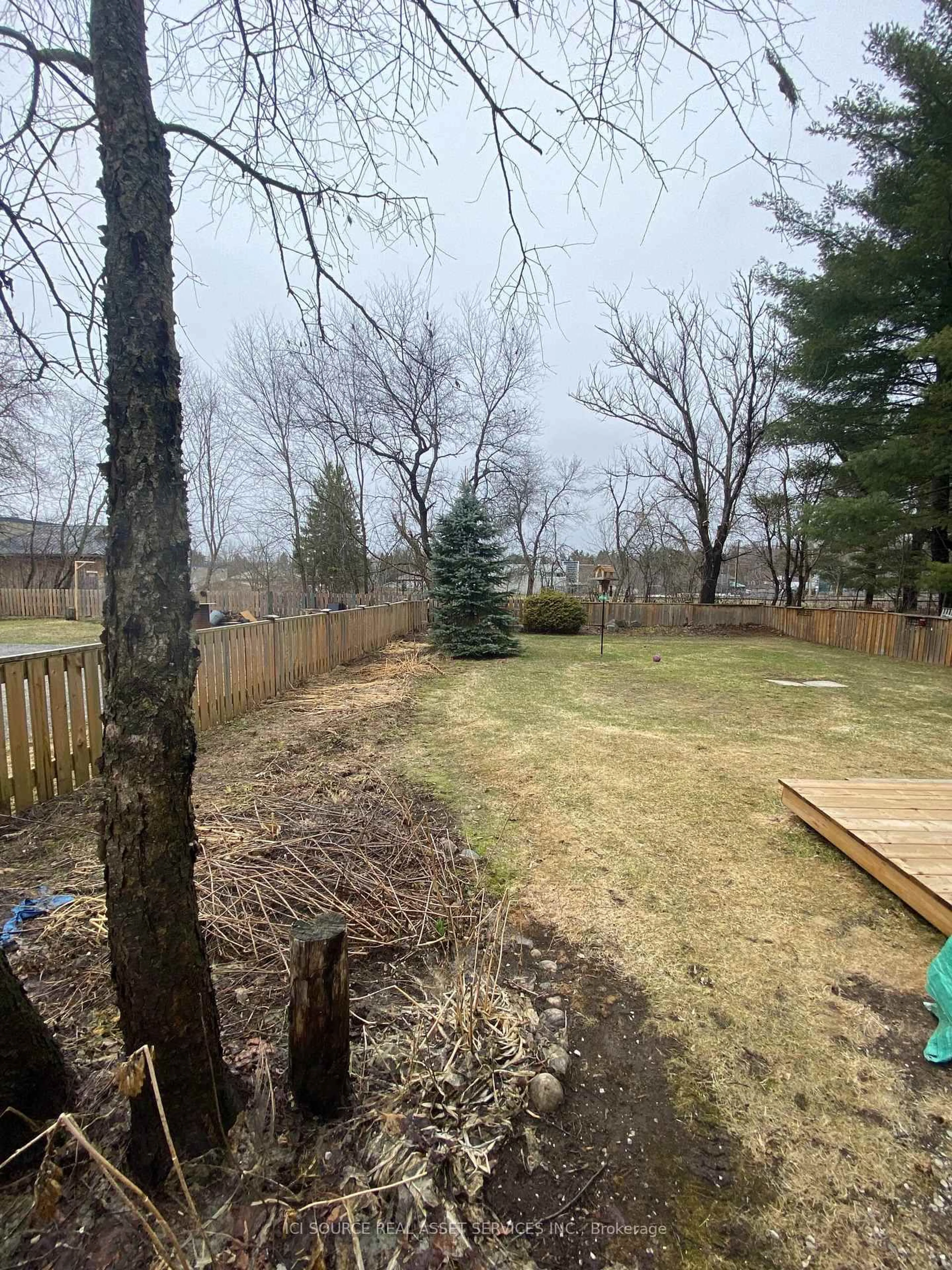 Patio, forest/trees view for 181 Dill St, Bracebridge Ontario P1L 1E6