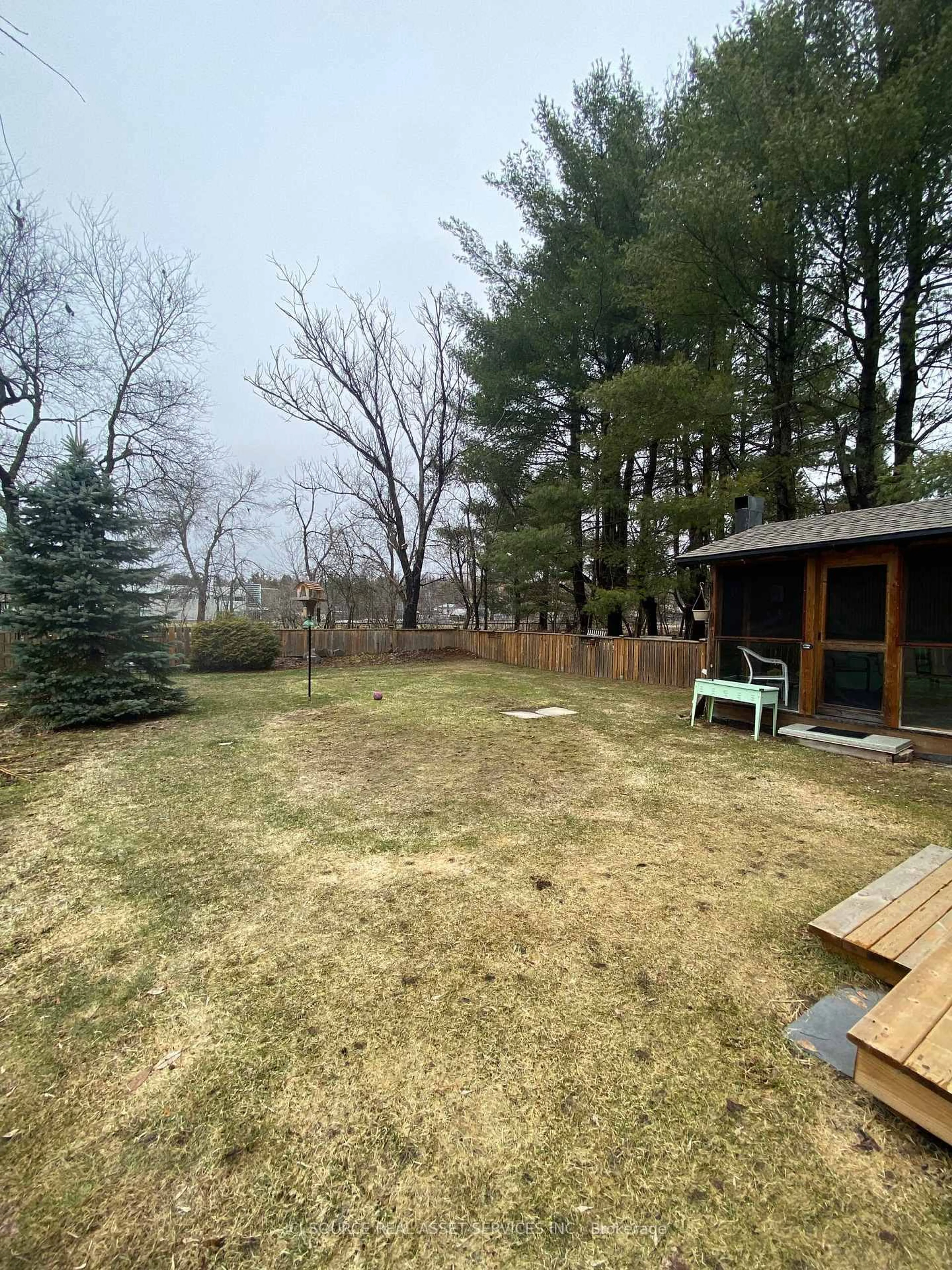 A pic from outside/outdoor area/front of a property/back of a property/a pic from drone, forest/trees view for 181 Dill St, Bracebridge Ontario P1L 1E6