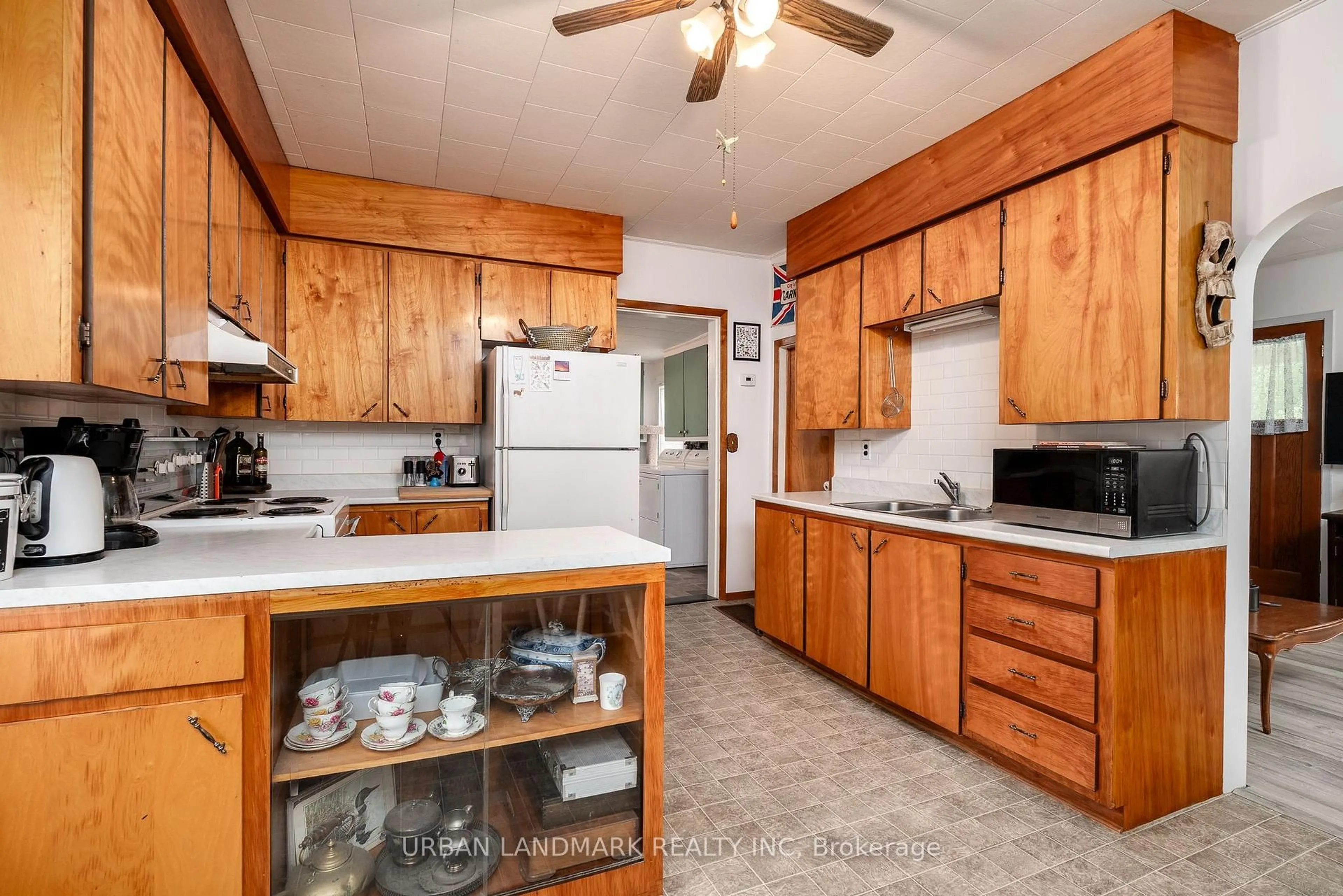 Standard kitchen, unknown for 41 Dingman St, Madoc Ontario K0K 2K0