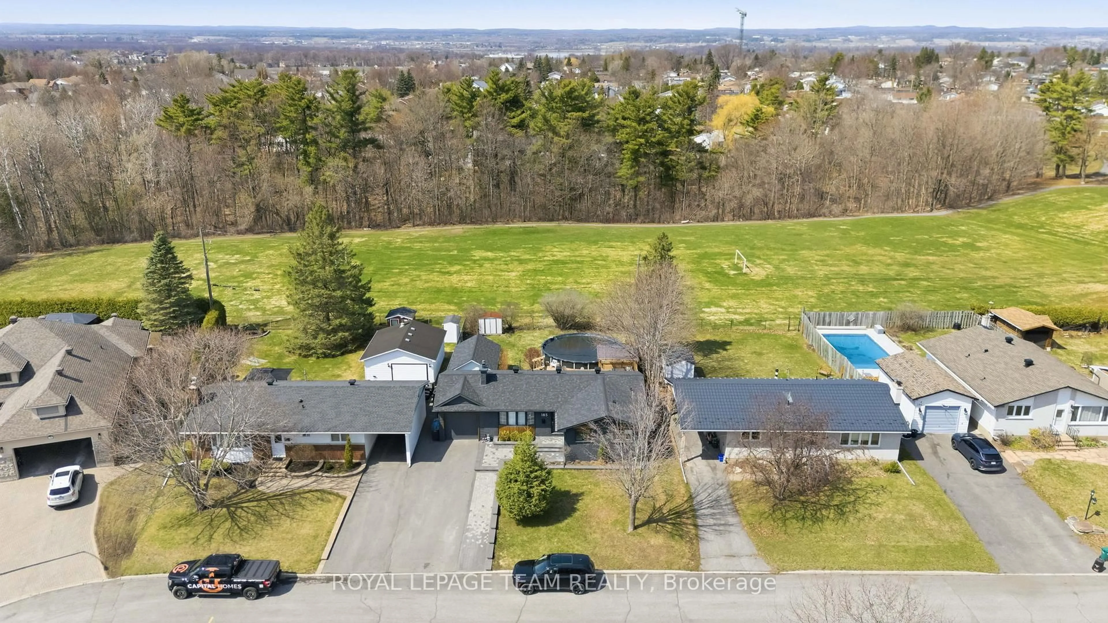 A pic from outside/outdoor area/front of a property/back of a property/a pic from drone, water/lake/river/ocean view for 185 Lacroix Ave, Gloucester Ontario K1E 1K2