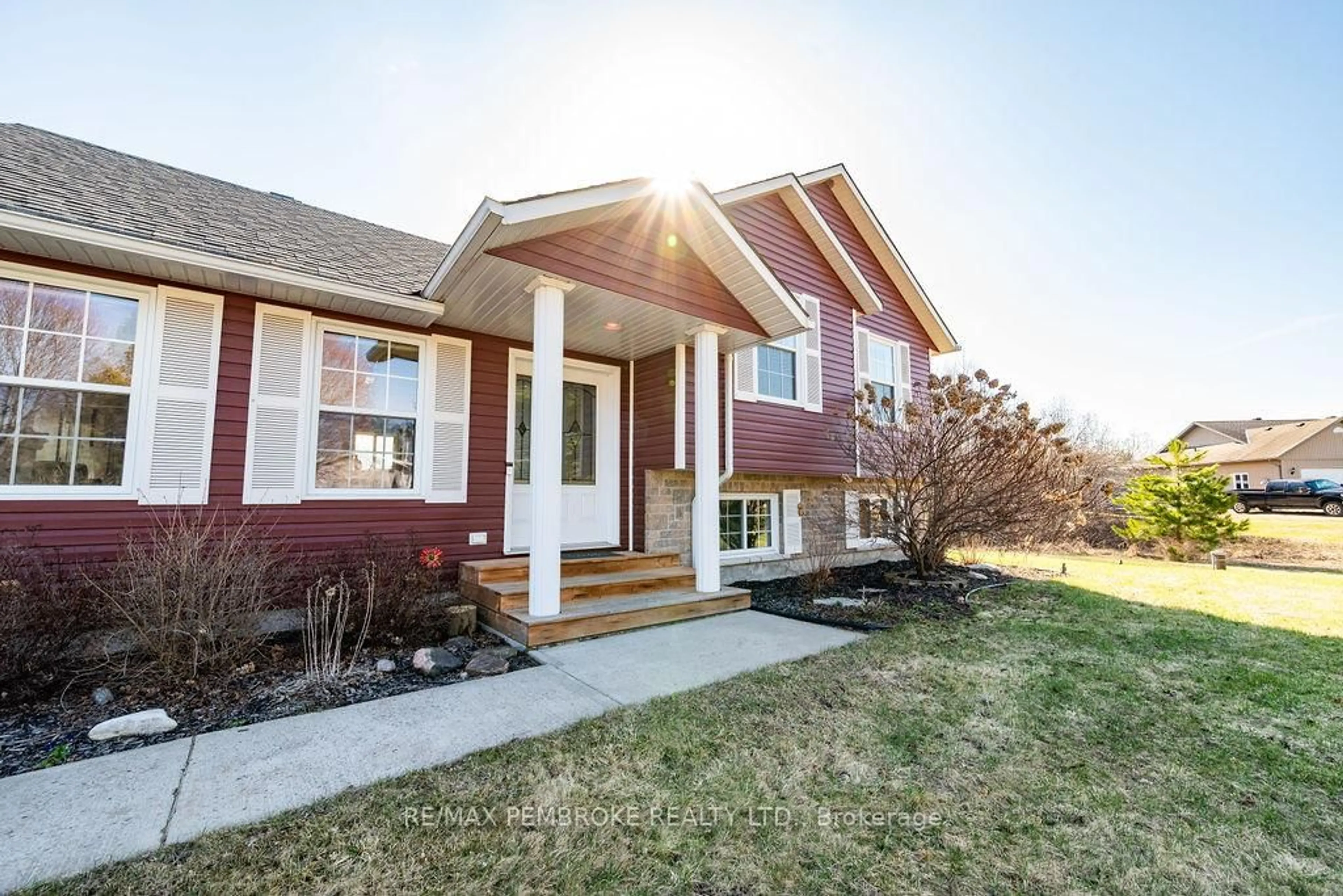 Home with vinyl exterior material, street for 15 Samuel St St, Pembroke Ontario K8A 6W8