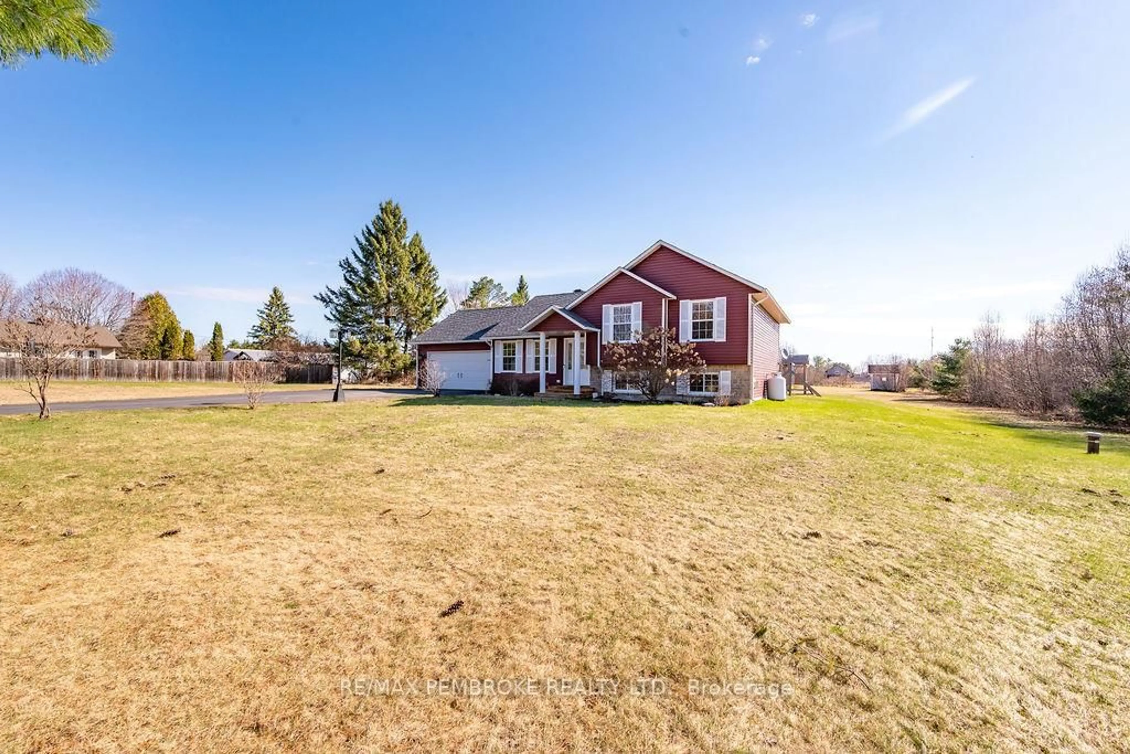 A pic from outside/outdoor area/front of a property/back of a property/a pic from drone, water/lake/river/ocean view for 15 Samuel St St, Pembroke Ontario K8A 6W8