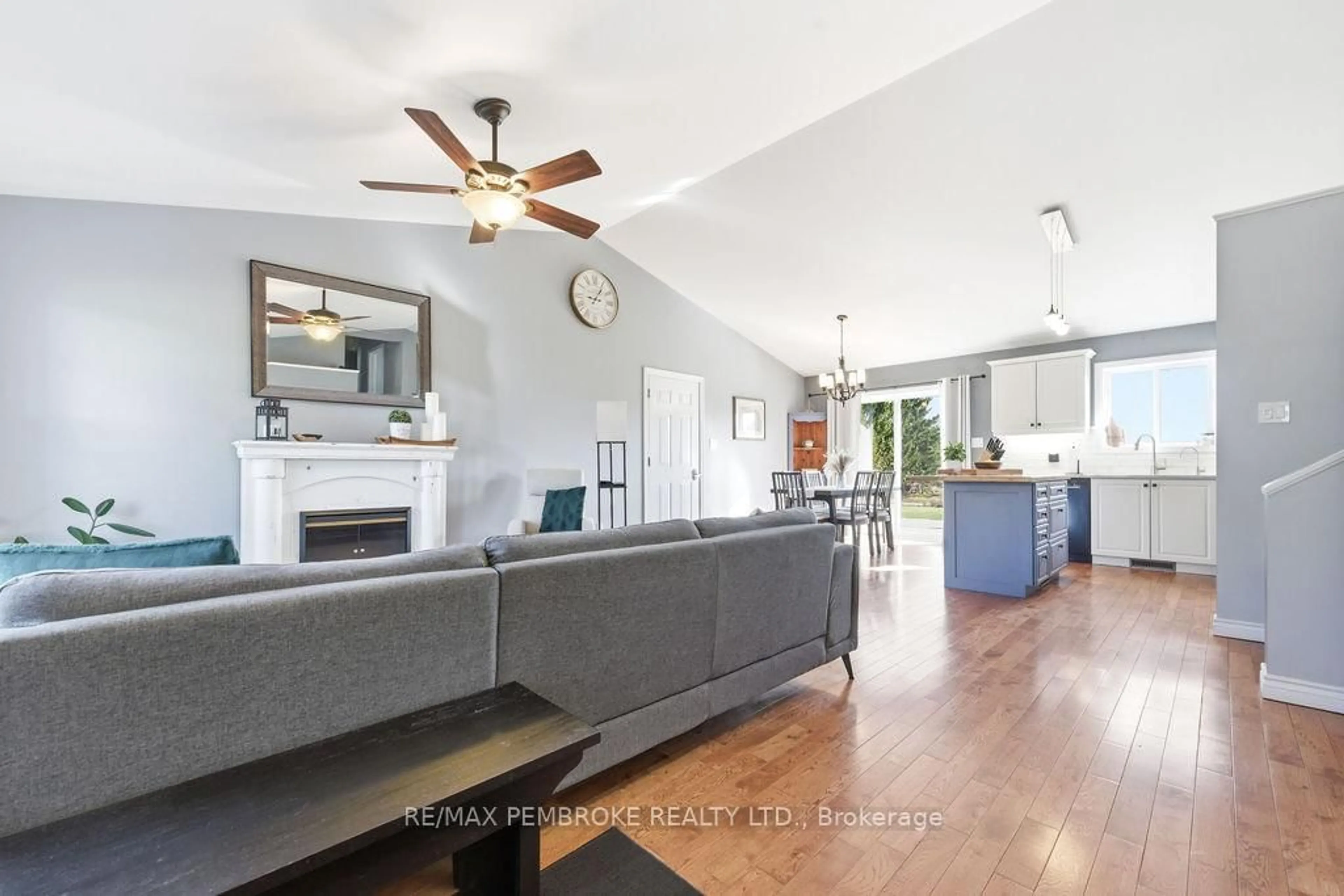 Open concept kitchen, unknown for 15 Samuel St St, Pembroke Ontario K8A 6W8