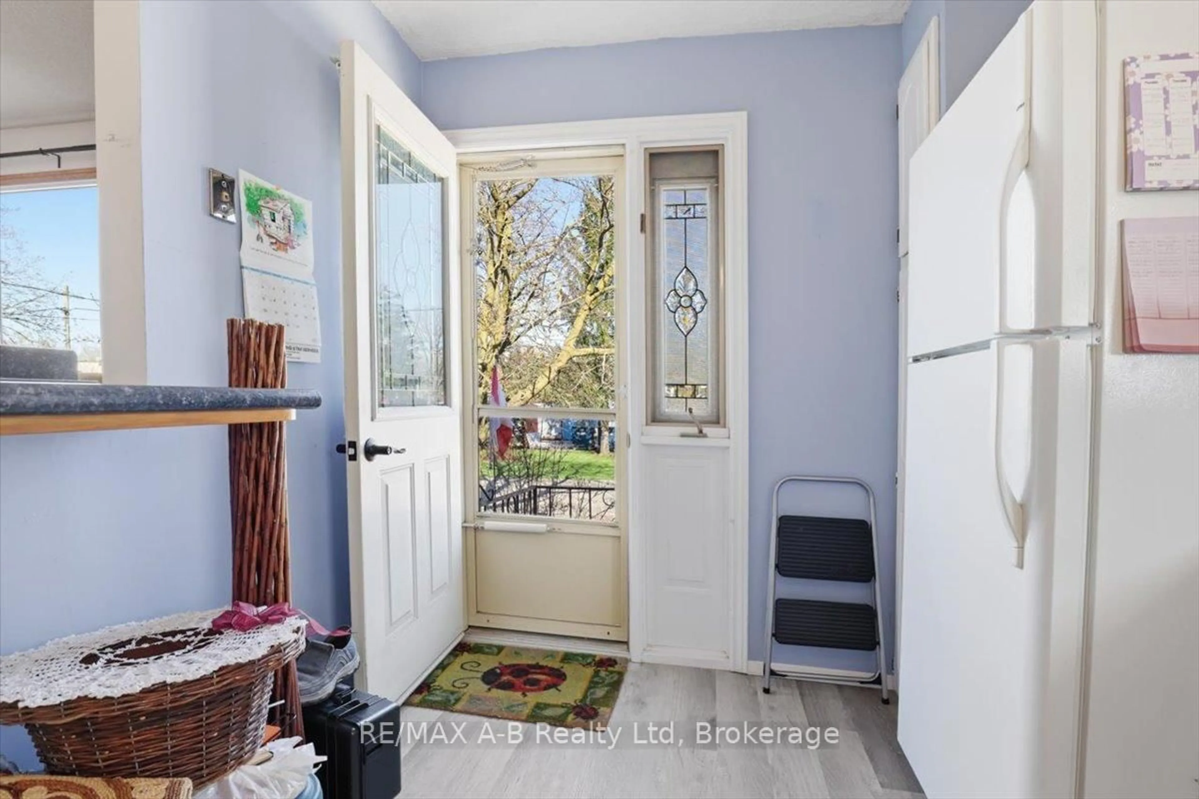 Indoor entryway for 31 Cedar St, Stratford Ontario N5A 2M1