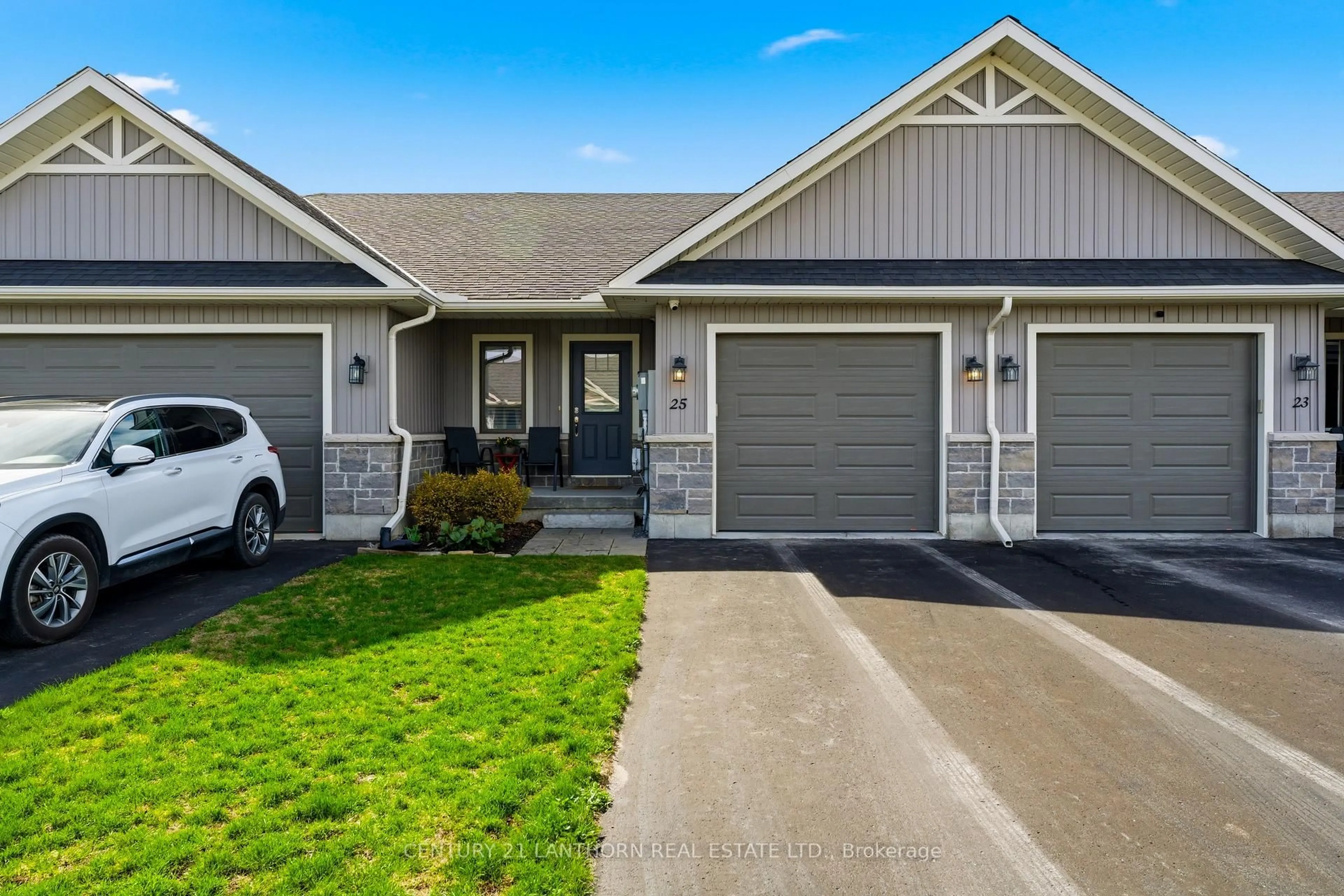 Home with vinyl exterior material, street for 25 Cobblestone St, Belleville Ontario K8P 0E3