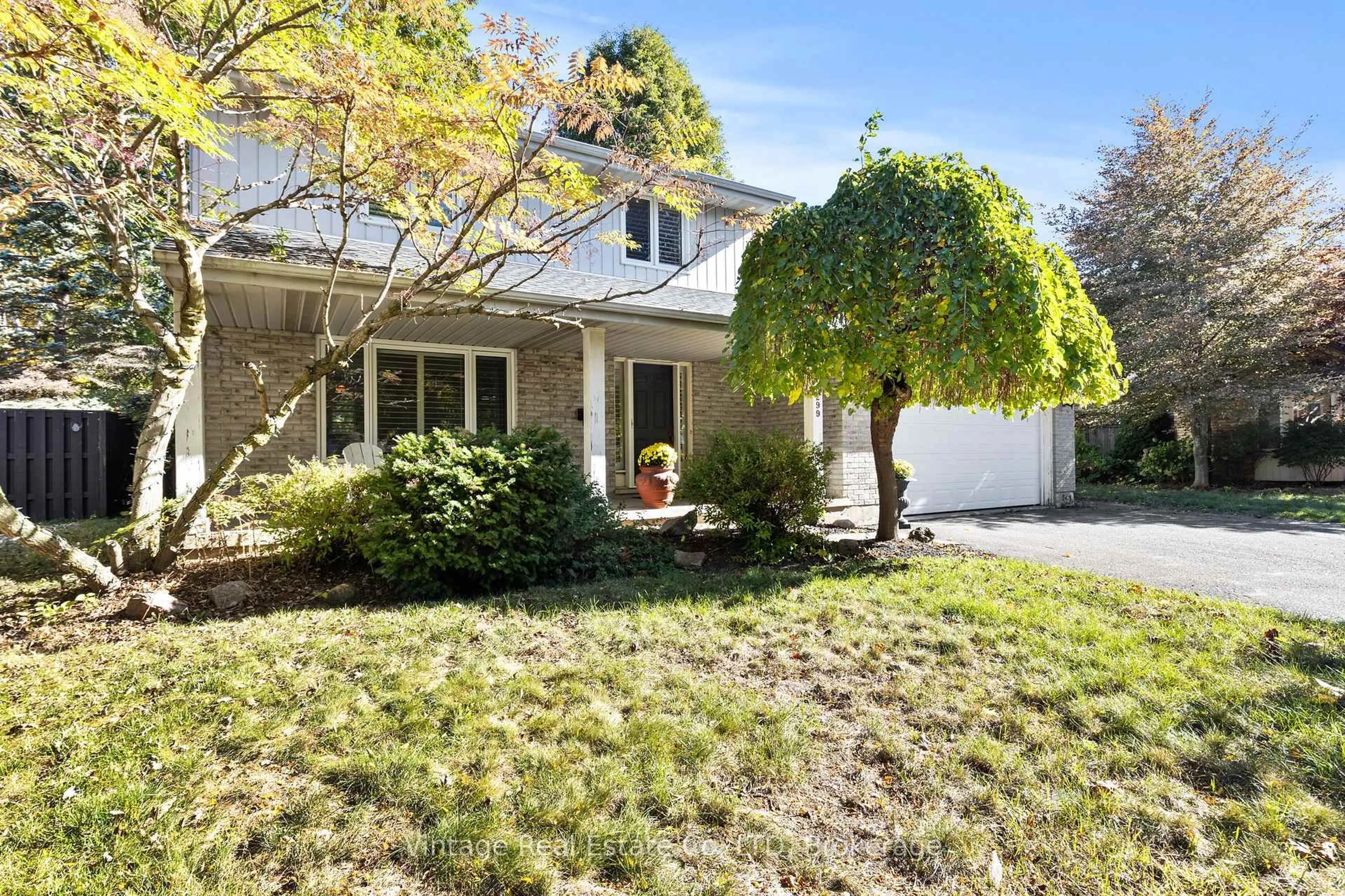 A pic from outside/outdoor area/front of a property/back of a property/a pic from drone, street for 6299 Jupiter Blvd, Niagara Falls Ontario L2J 3Y4