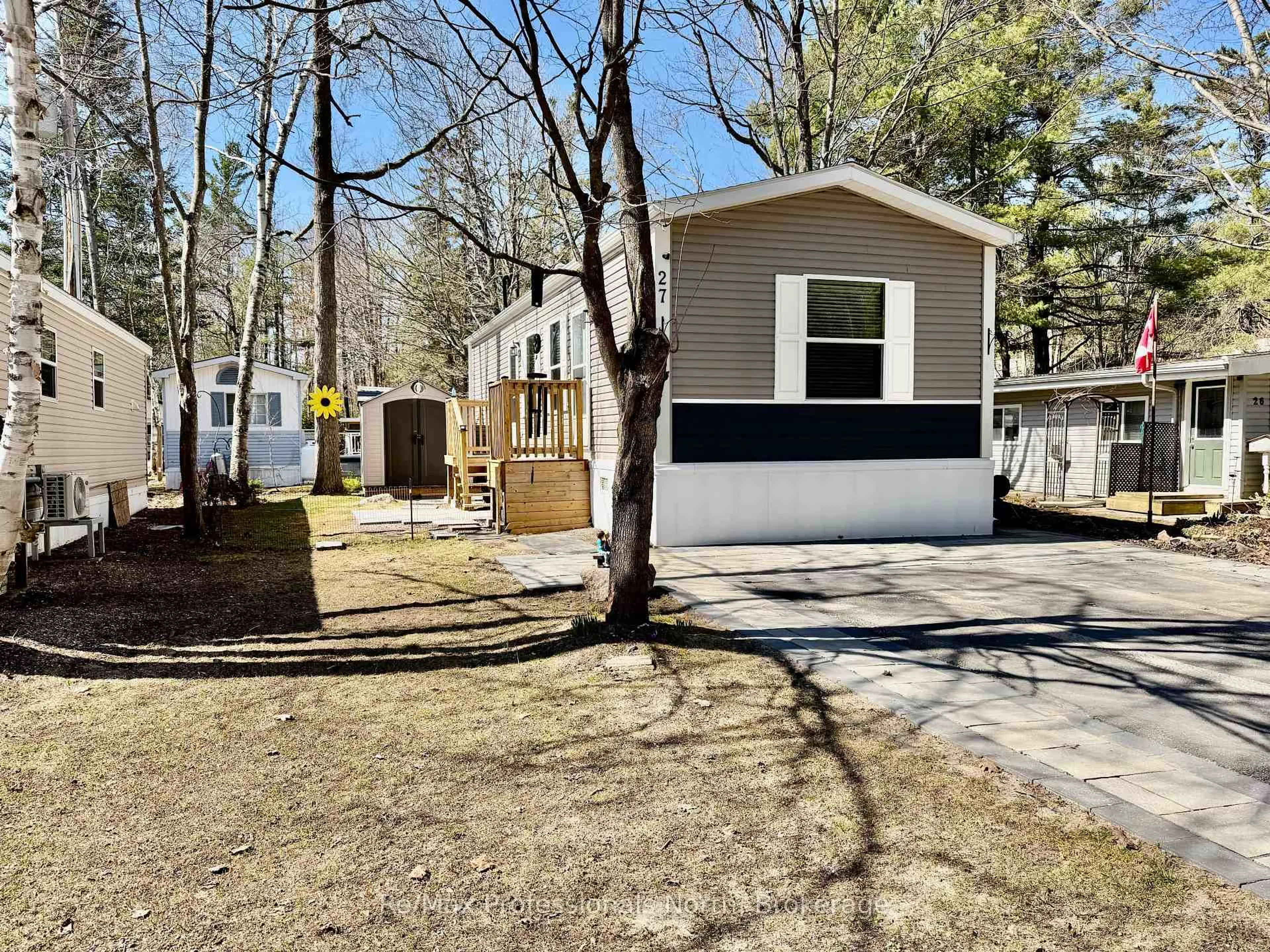 Home with vinyl exterior material, street for 1007 RACOON Rd #27, Gravenhurst Ontario P1P 0C2