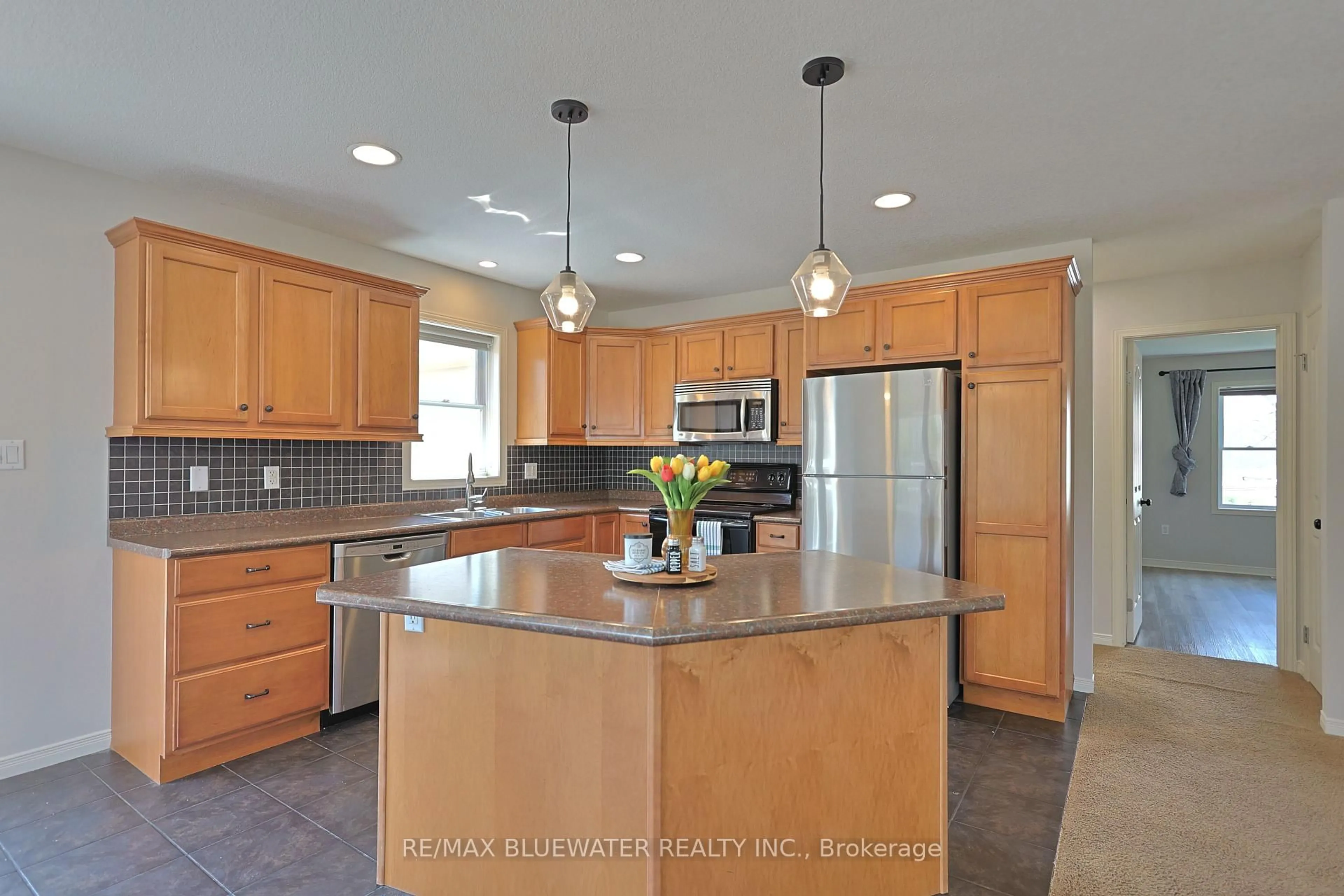 Unknown for 117 Duke St, North Middlesex Ontario N0M 2K0