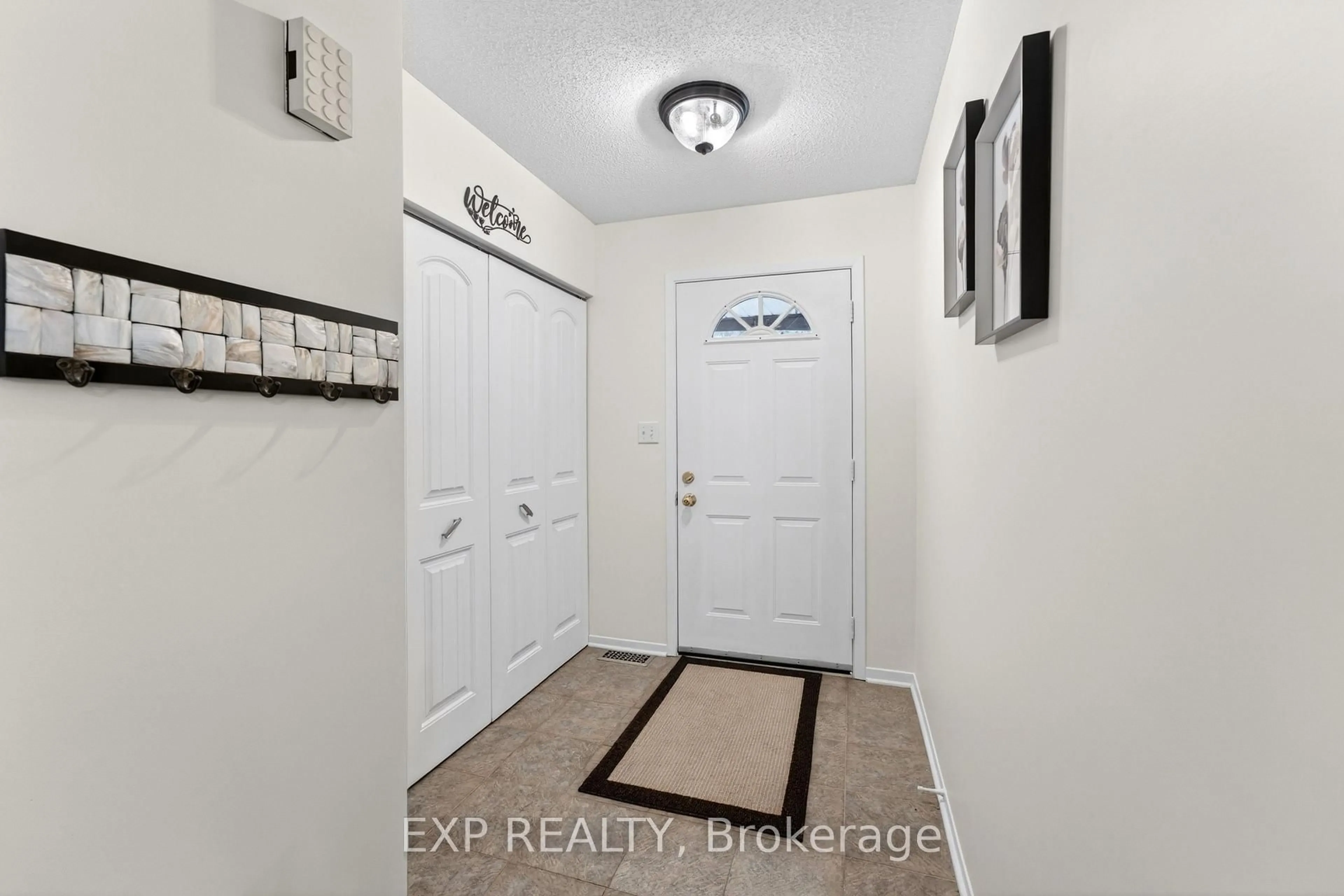 Indoor entryway for 767 Littlestone Cres, Kingston Ontario K7M 8L9