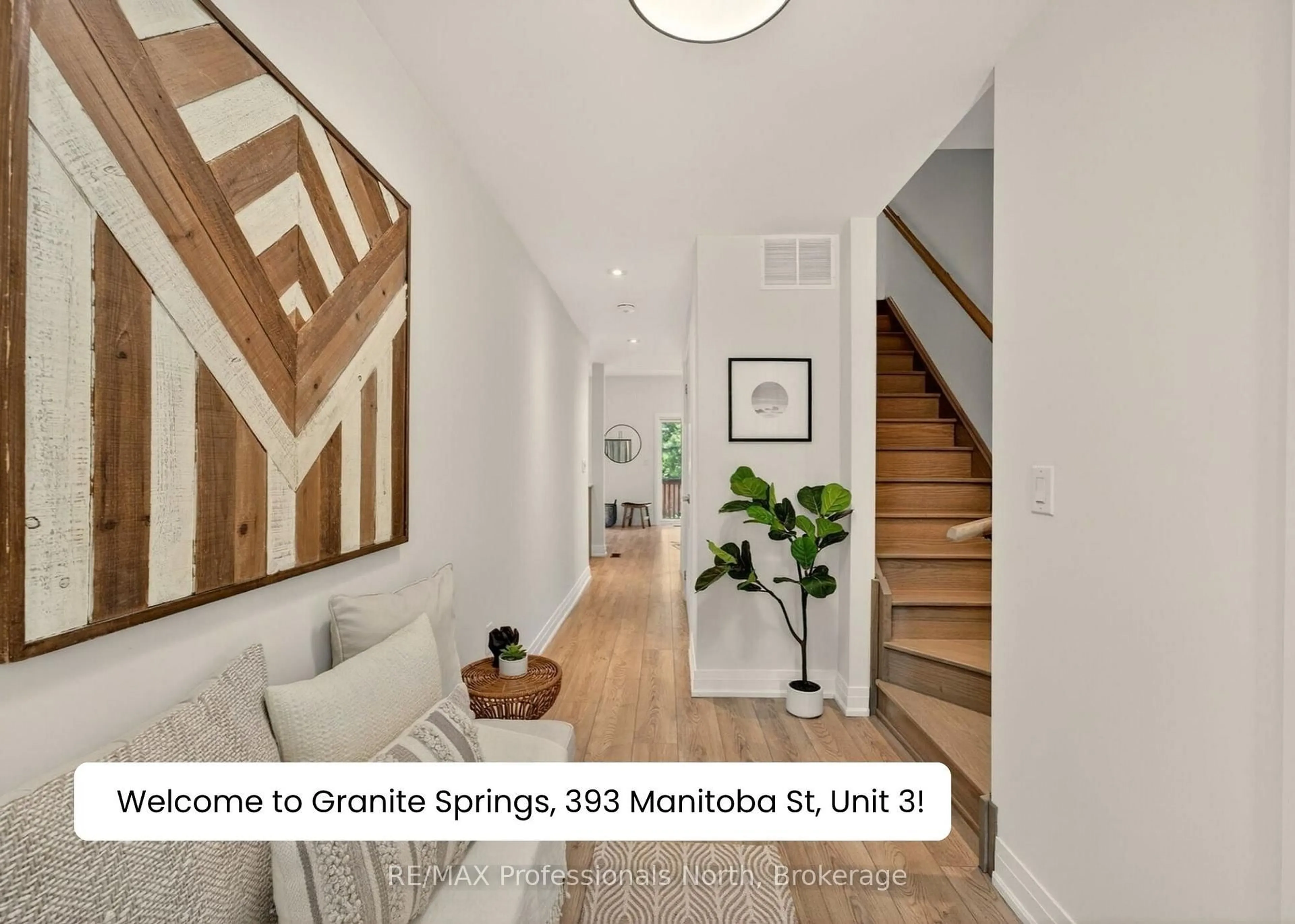 Indoor entryway for 393 Manitoba St #3, Bracebridge Ontario P1L 0G1