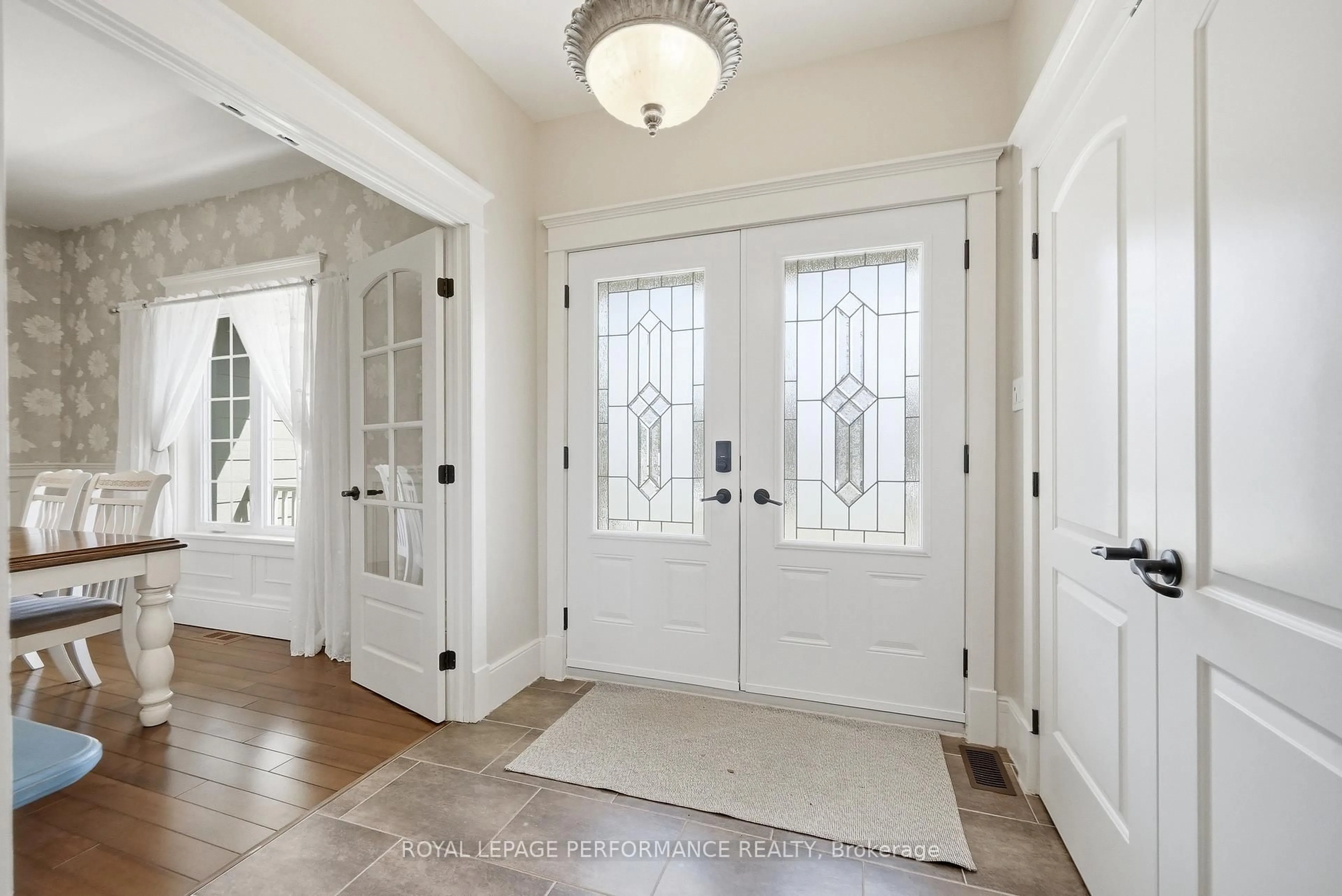 Indoor entryway for 3321 St Pascal Rd, Clarence-Rockland Ontario K0A 3N0
