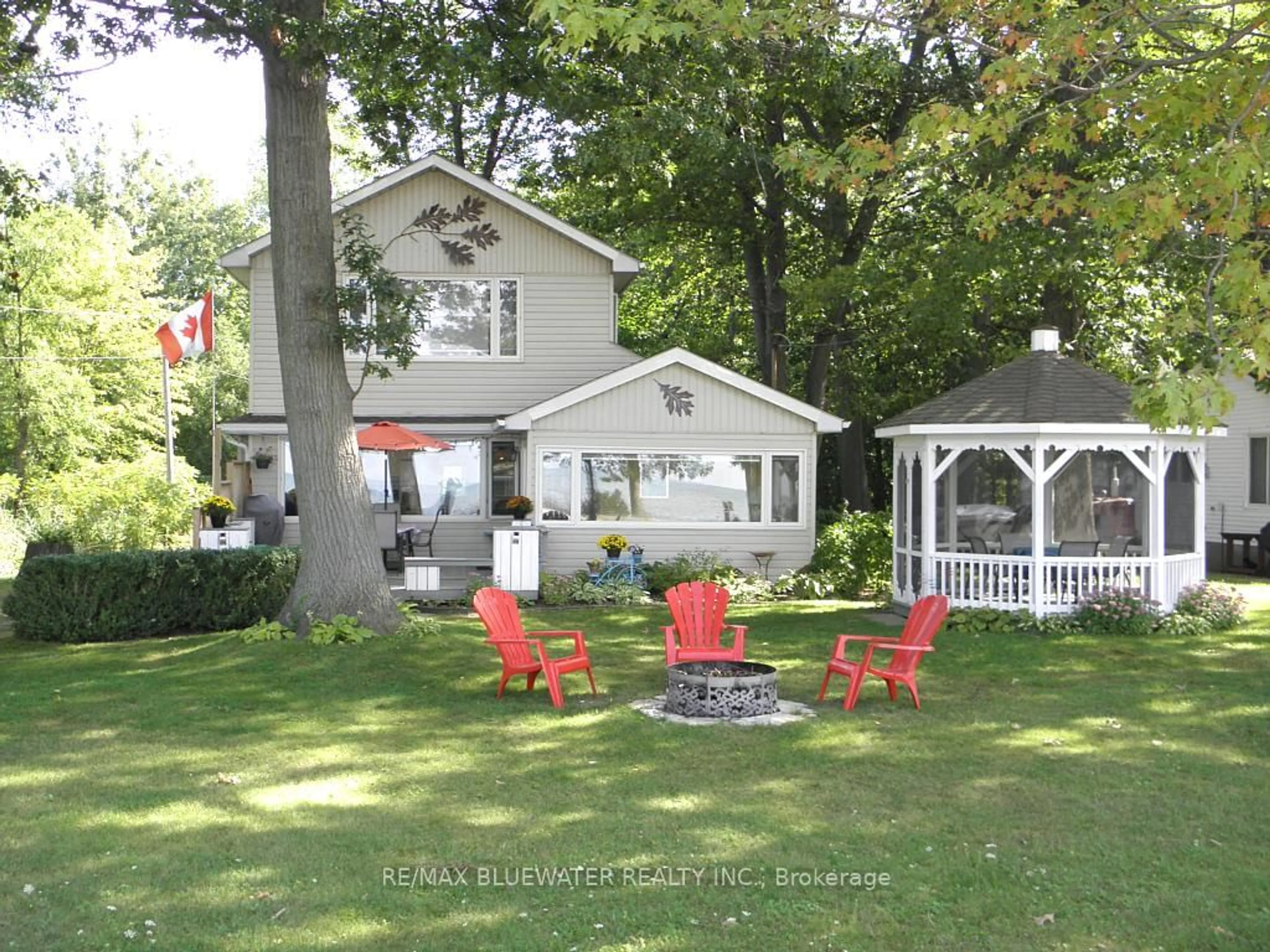 Patio, street for 9714 Lake Rd, Lambton Shores Ontario N0N 1J1