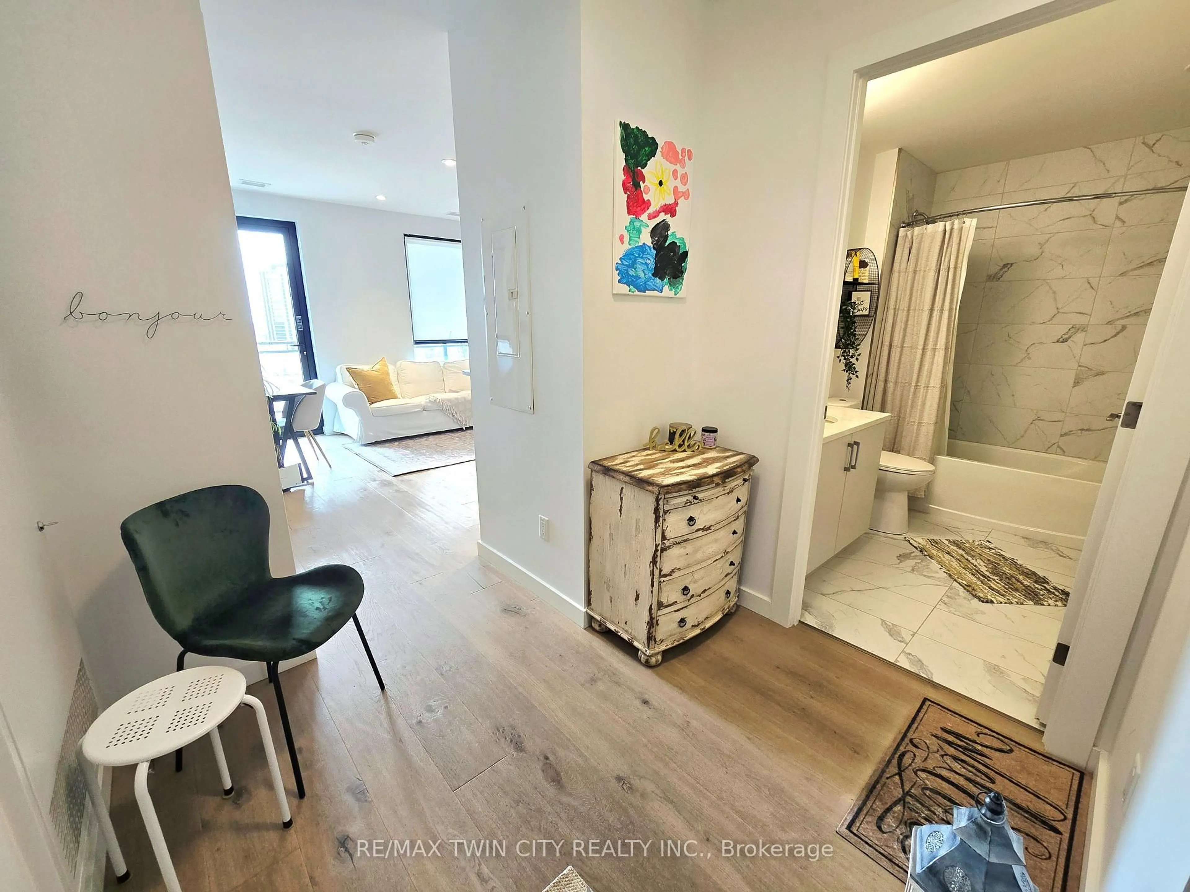 A pic of a room for 181 King St #1812, Waterloo Ontario N2J 0E7