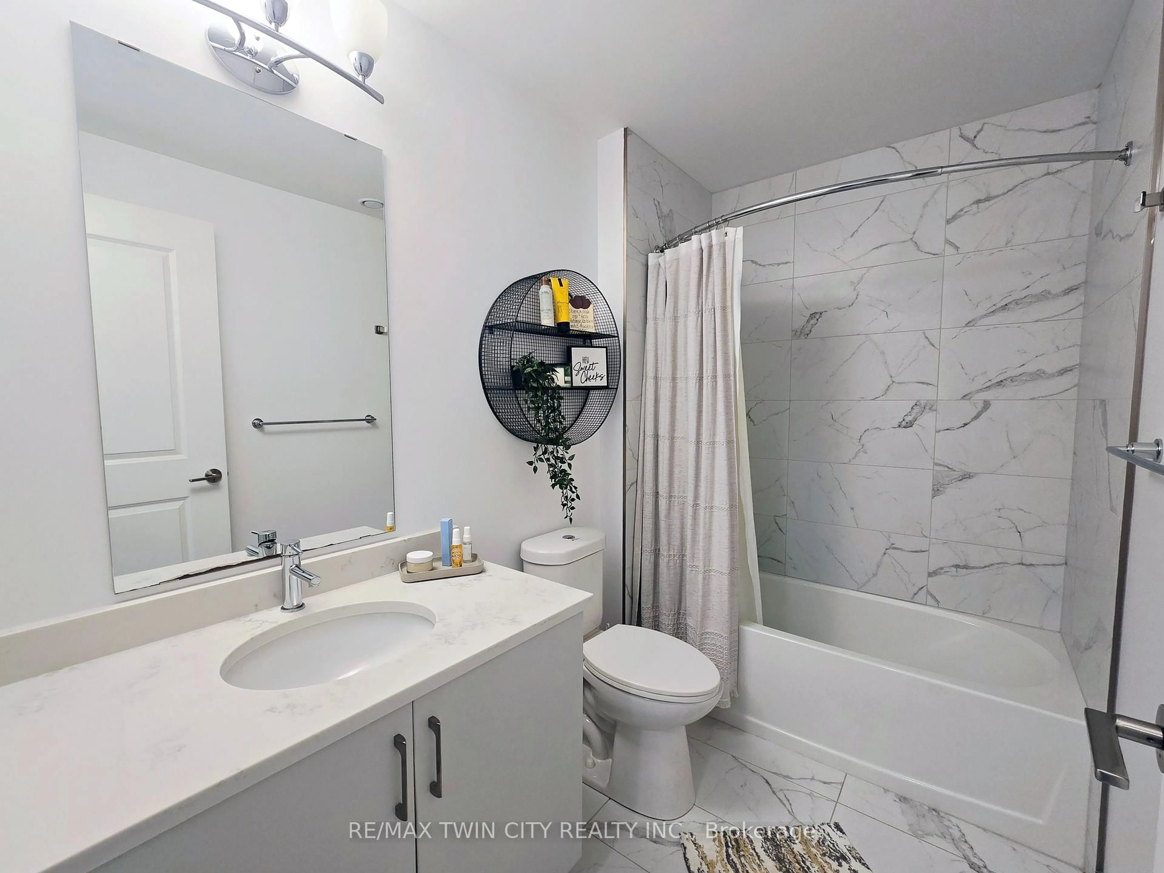 Standard bathroom, ceramic/tile floor for 181 King St #1812, Waterloo Ontario N2J 0E7
