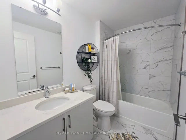 181 King St #1812, Waterloo 3