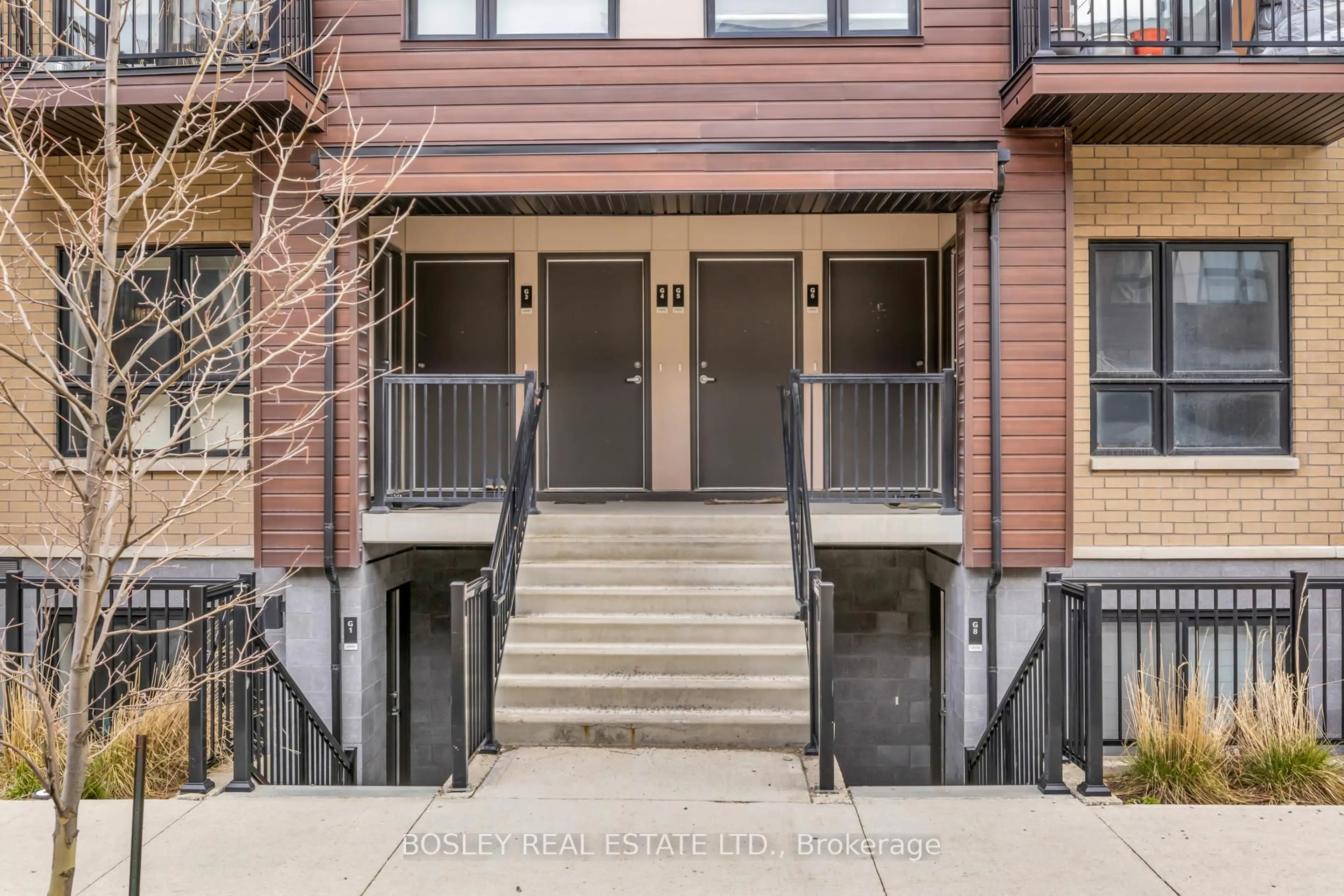 Indoor entryway for 20 Palace St, Kitchener Ontario N2E 0J3
