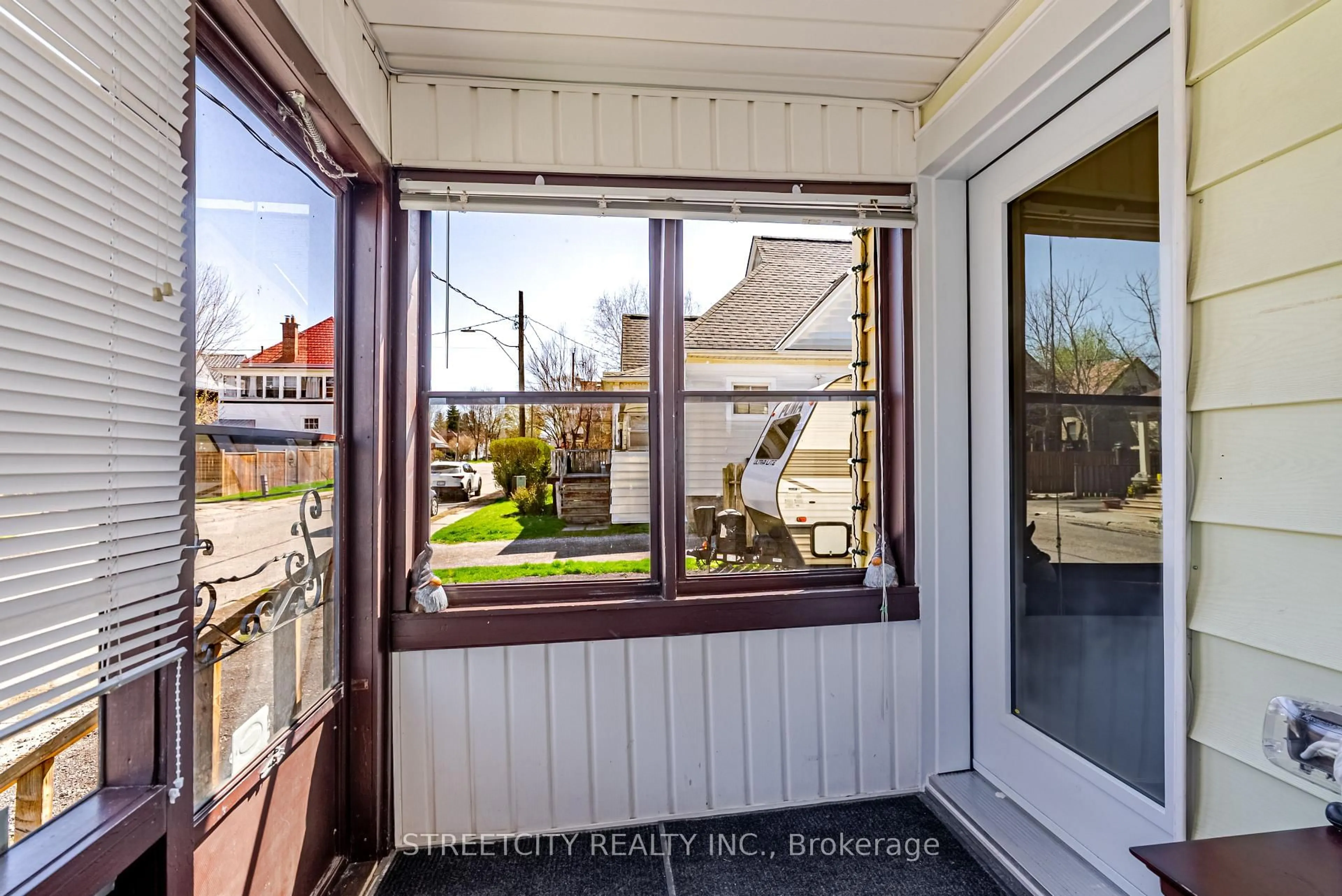 Unknown for 10 1/2 NAAMA St, St. Thomas Ontario N5R 1X4