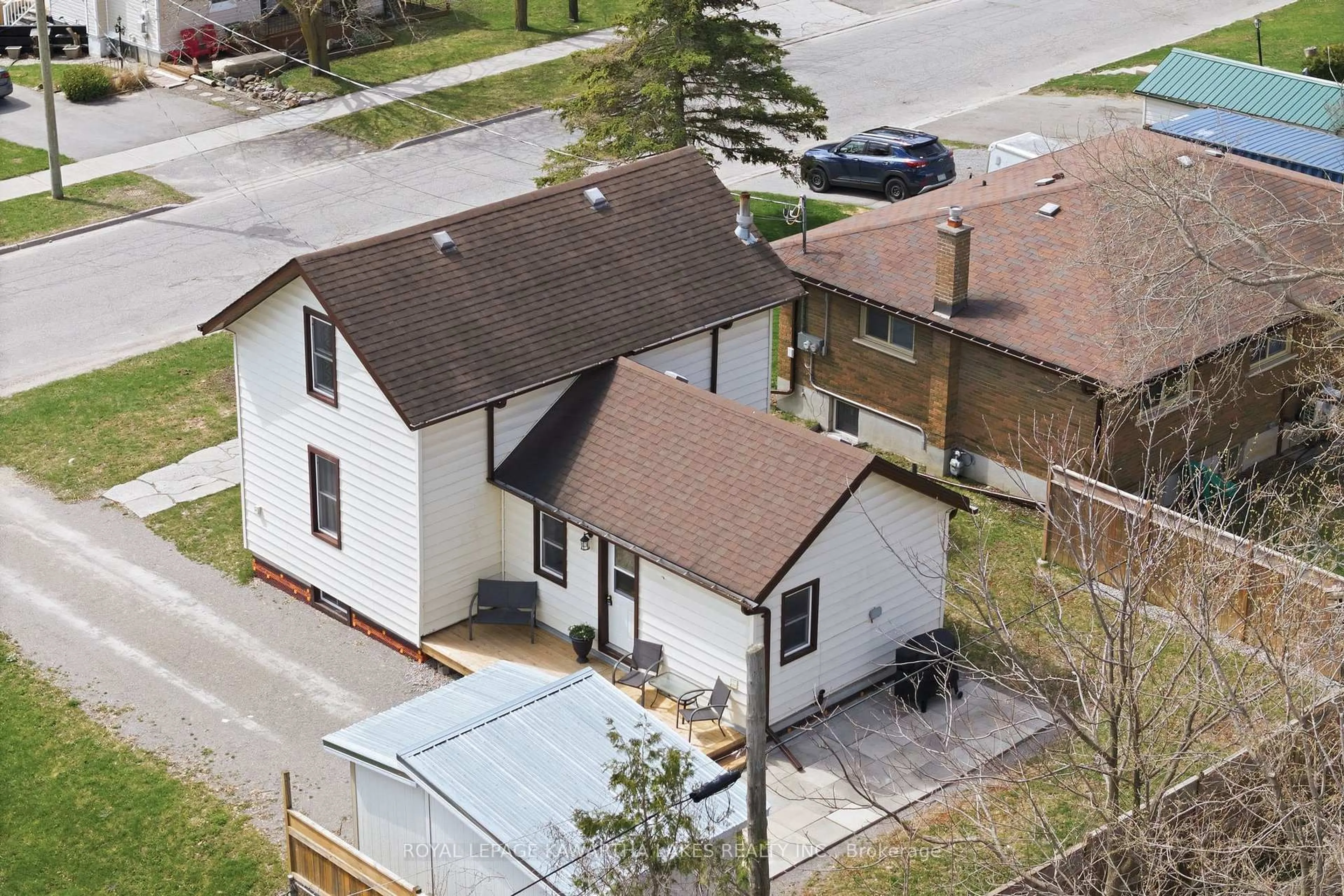A pic from outside/outdoor area/front of a property/back of a property/a pic from drone, street for 126 King St, Kawartha Lakes Ontario K9V 1E3