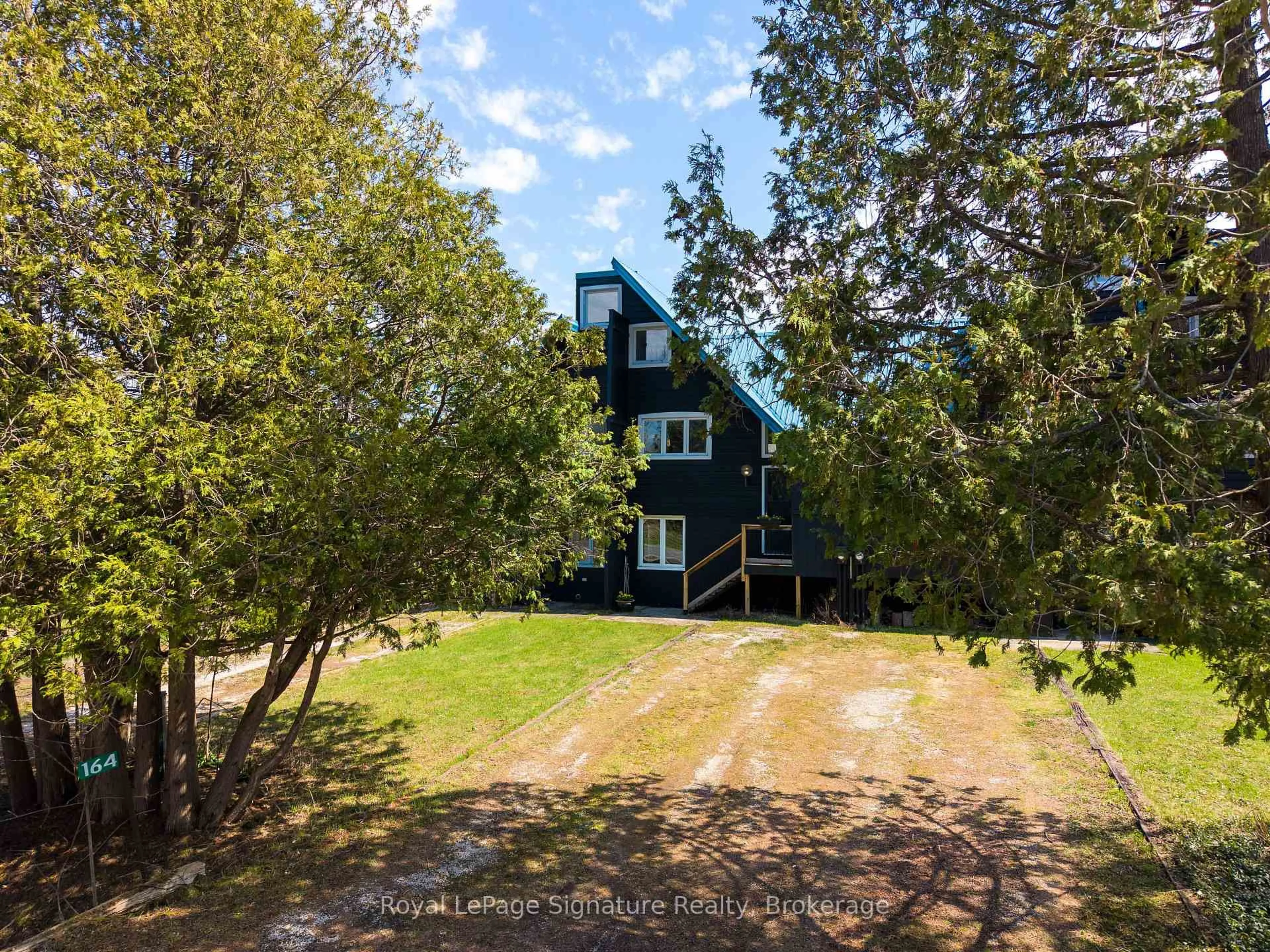 A pic from outside/outdoor area/front of a property/back of a property/a pic from drone, unknown for 164 Lanktree Dr, Grey Highlands Ontario N0C 1G0