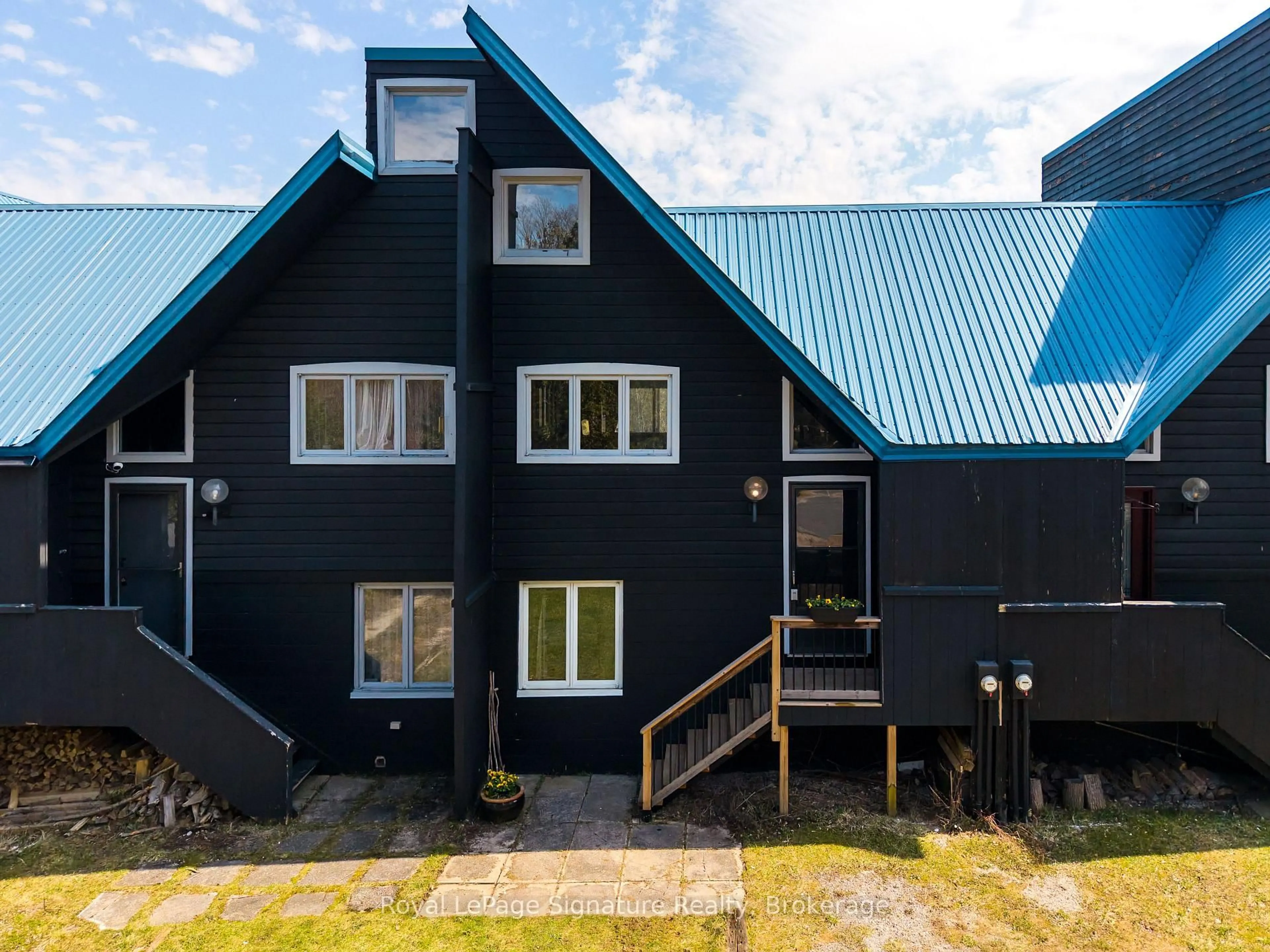 Home with vinyl exterior material, building for 164 Lanktree Dr, Grey Highlands Ontario N0C 1G0