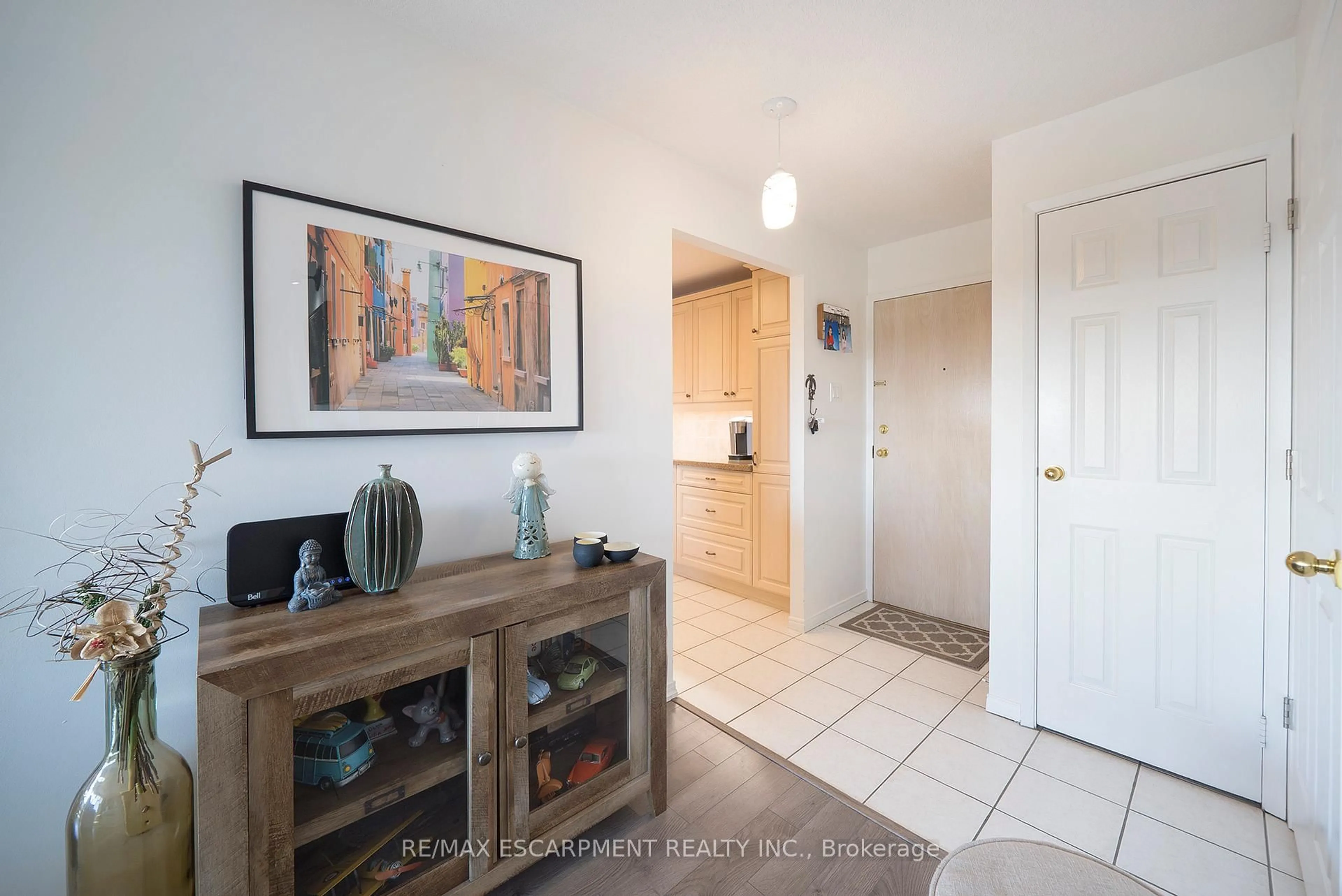 Indoor entryway for 9 Bonheur Crt #715, Brantford Ontario N3P 1Z5