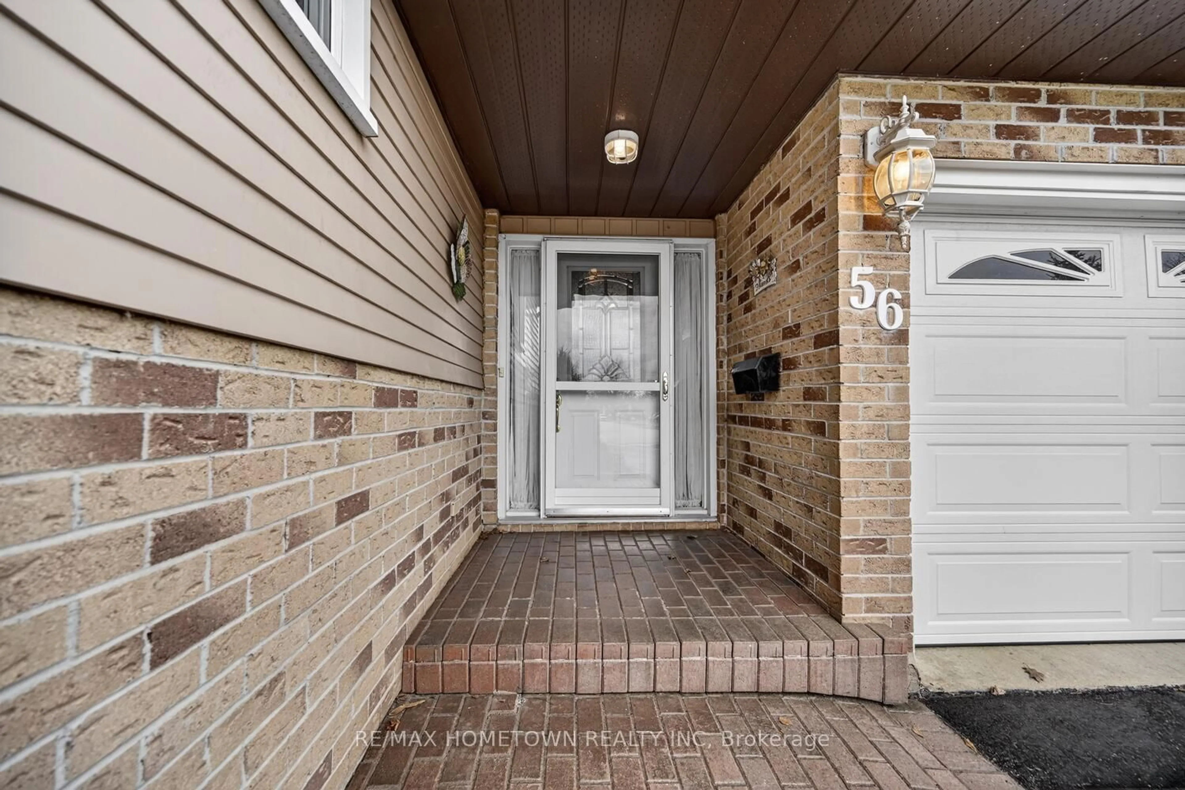 Indoor entryway for 56 Cambridge Cres, Brockville Ontario K6V 6L8