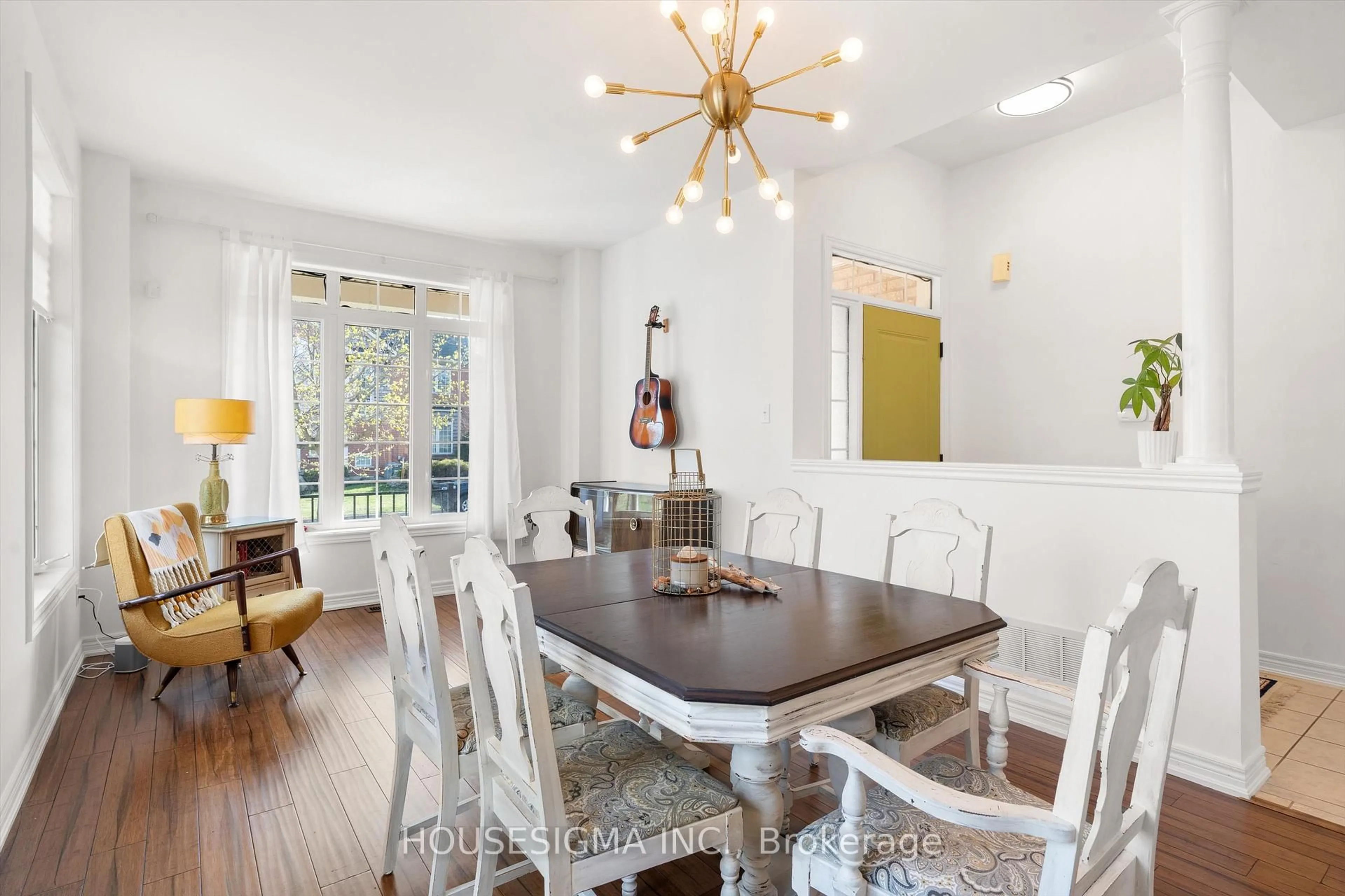 Dining room, wood/laminate floor for 3 Kingspoint Circ, Hamilton Ontario L8E 6C5