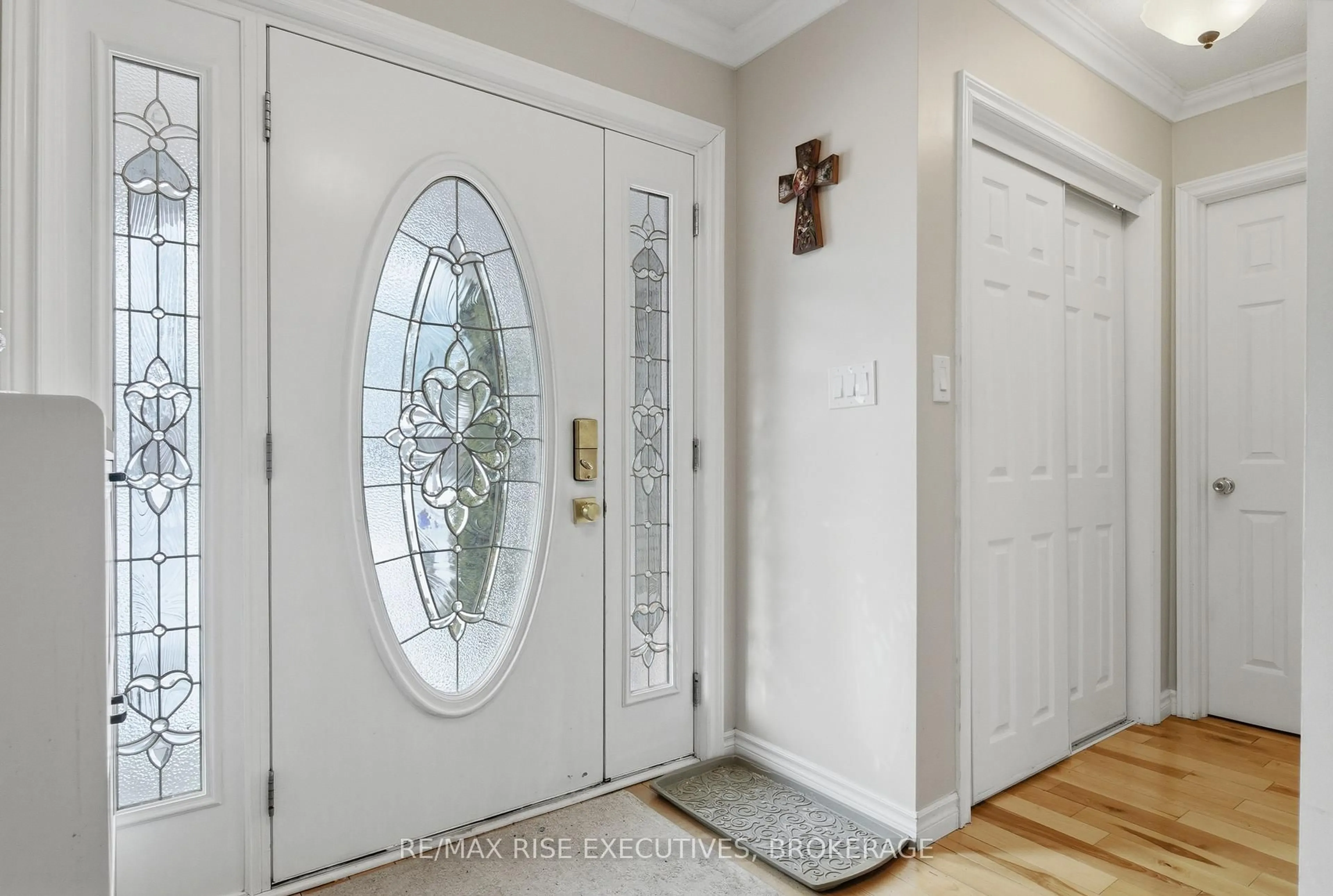 Indoor entryway for 526 Canterbury Cres, Kingston Ontario K7M 6X1