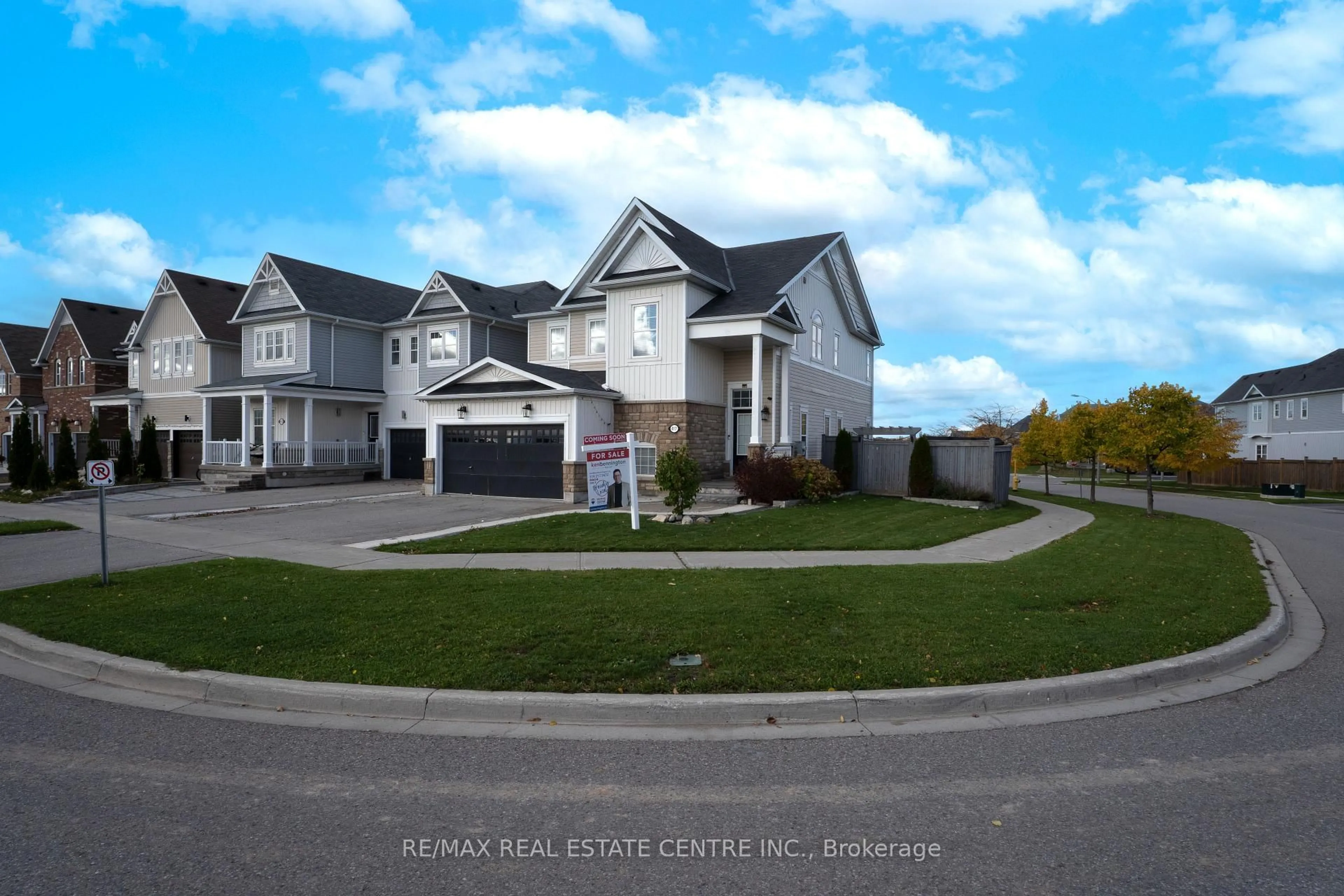 A pic from outside/outdoor area/front of a property/back of a property/a pic from drone, street for 417 Tansley St, Shelburne Ontario L9V 2N6