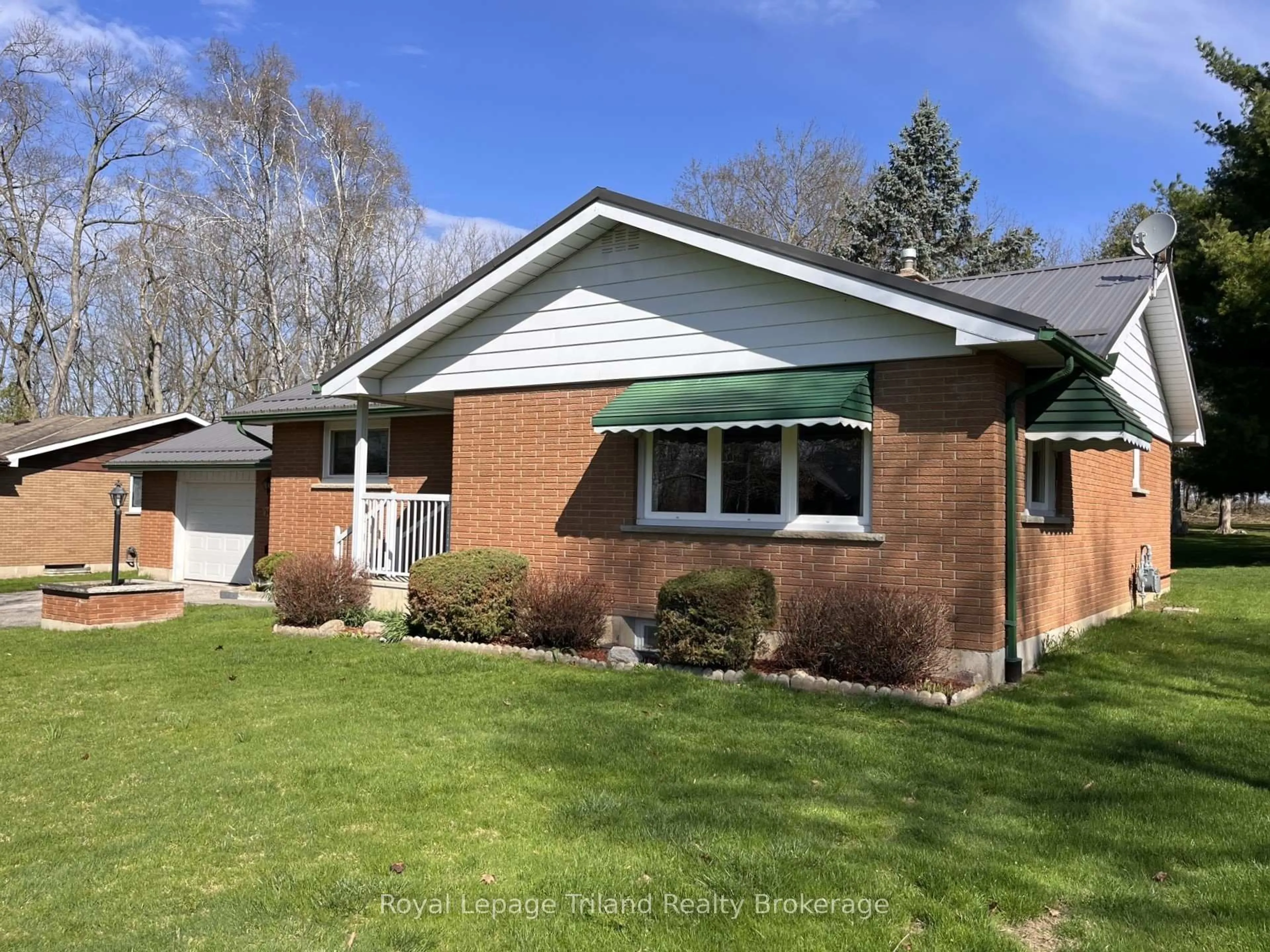 Home with vinyl exterior material, street for 16 Brock St, Norwich Ontario N0J 1P0