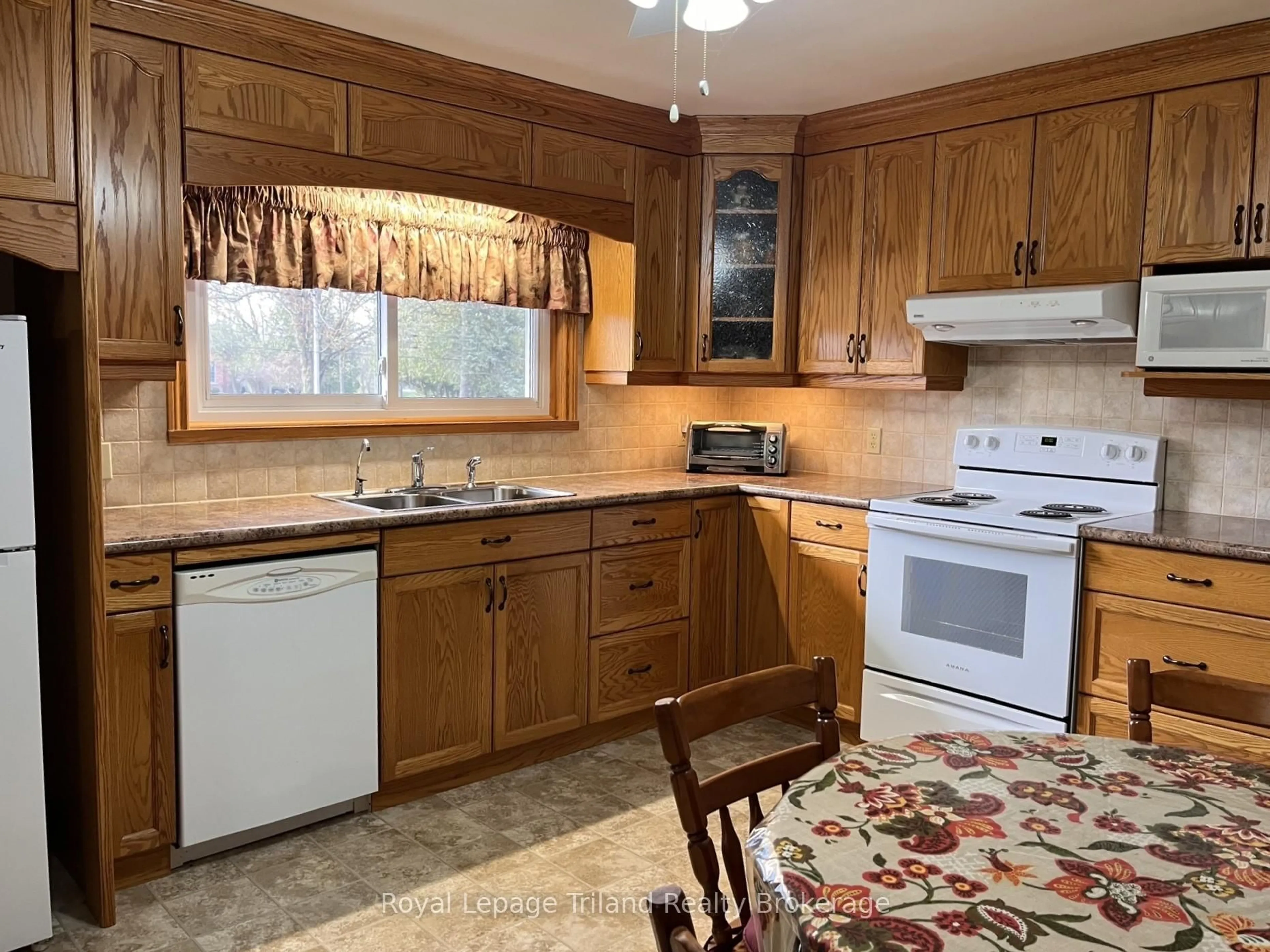 Standard kitchen, unknown for 16 Brock St, Norwich Ontario N0J 1P0