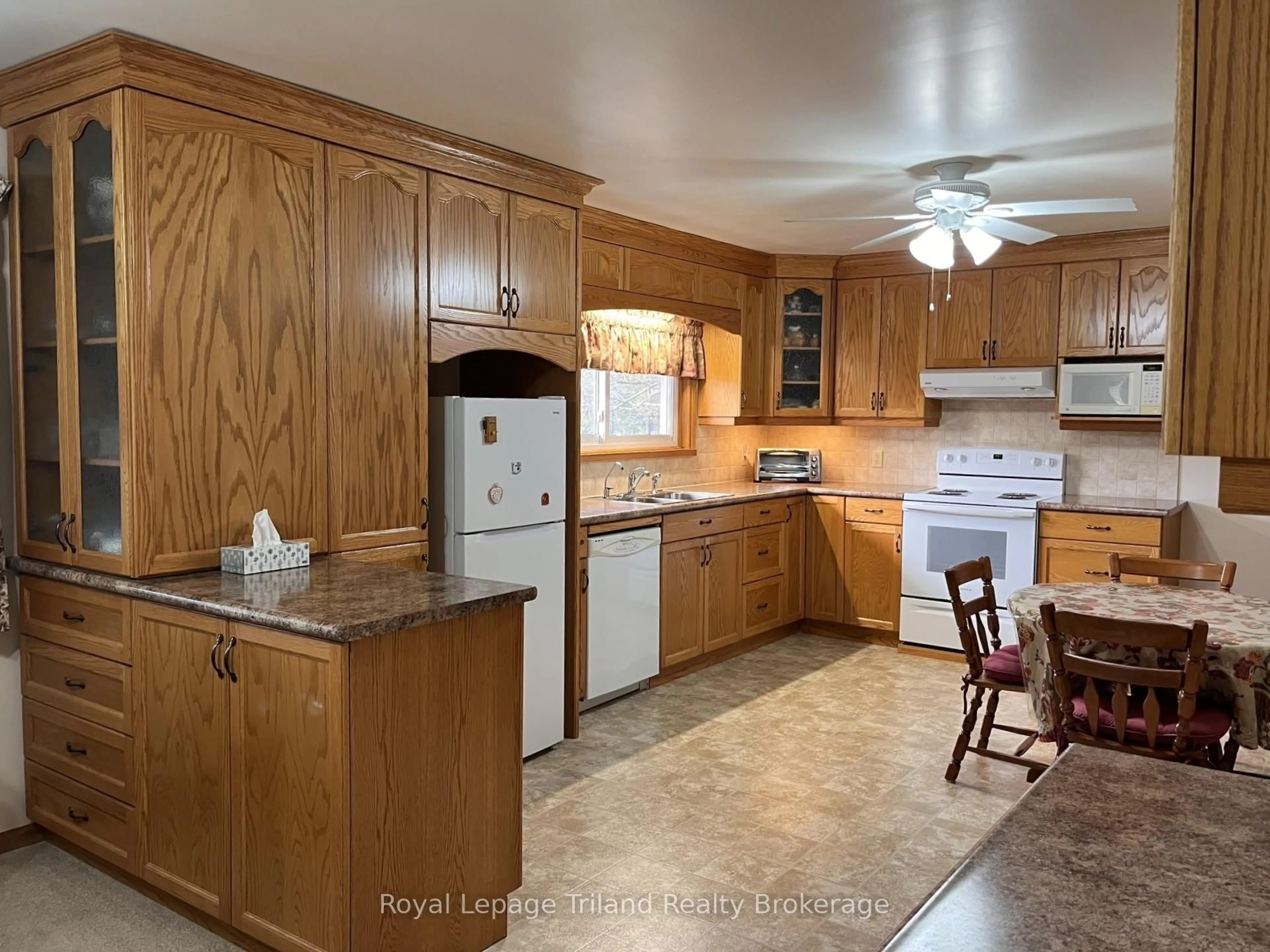 Standard kitchen, ceramic/tile floor for 16 Brock St, Norwich Ontario N0J 1P0