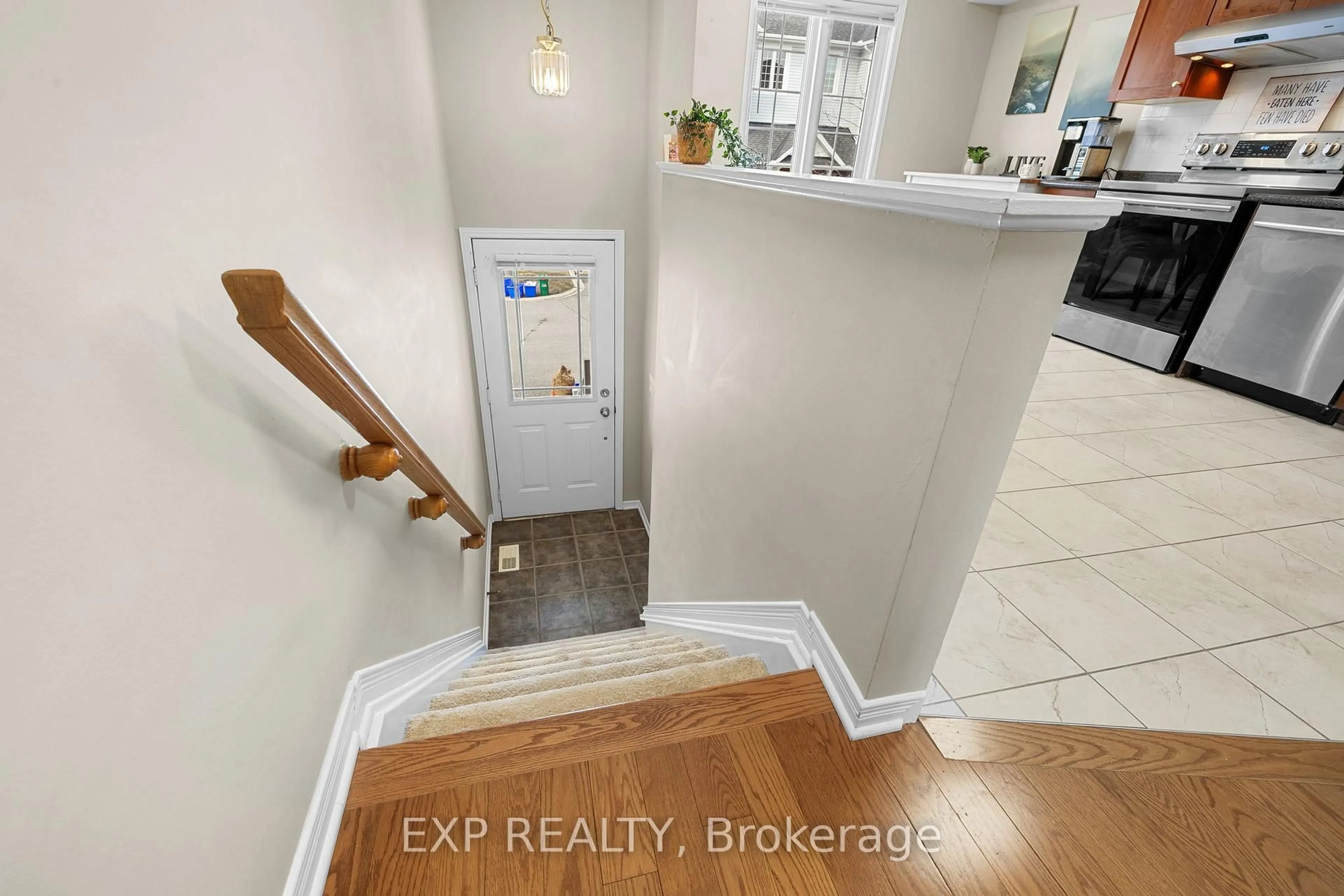 Indoor entryway for 255 Gershwin Private, Ottawa Ontario K2H 1G5