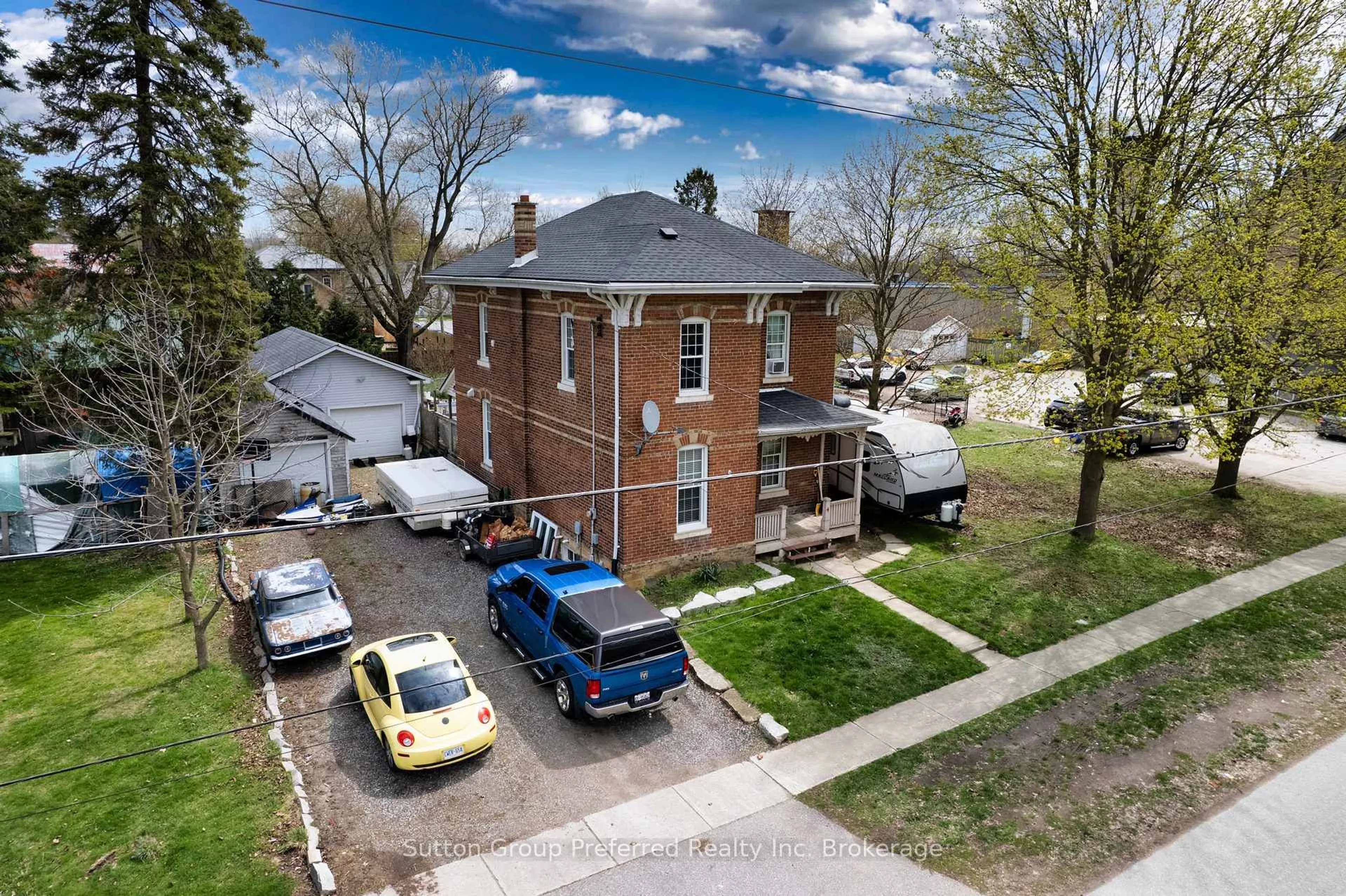 A pic from outside/outdoor area/front of a property/back of a property/a pic from drone, street for 4 Clyde St, Norwich Ontario N0J 1P0