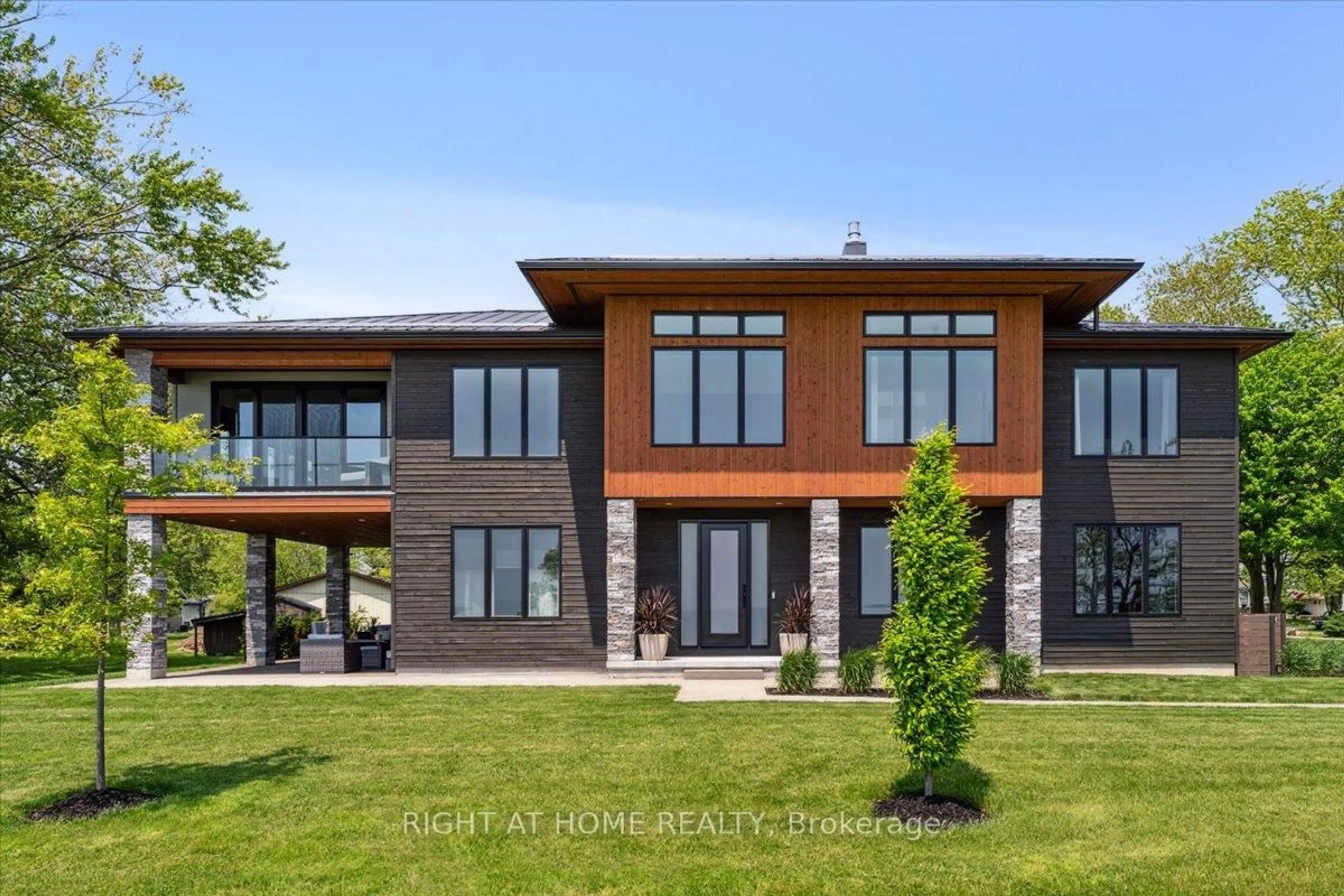 Home with brick exterior material, unknown for 17 Bluewater Pkwy, Haldimand Ontario N0A 1P0