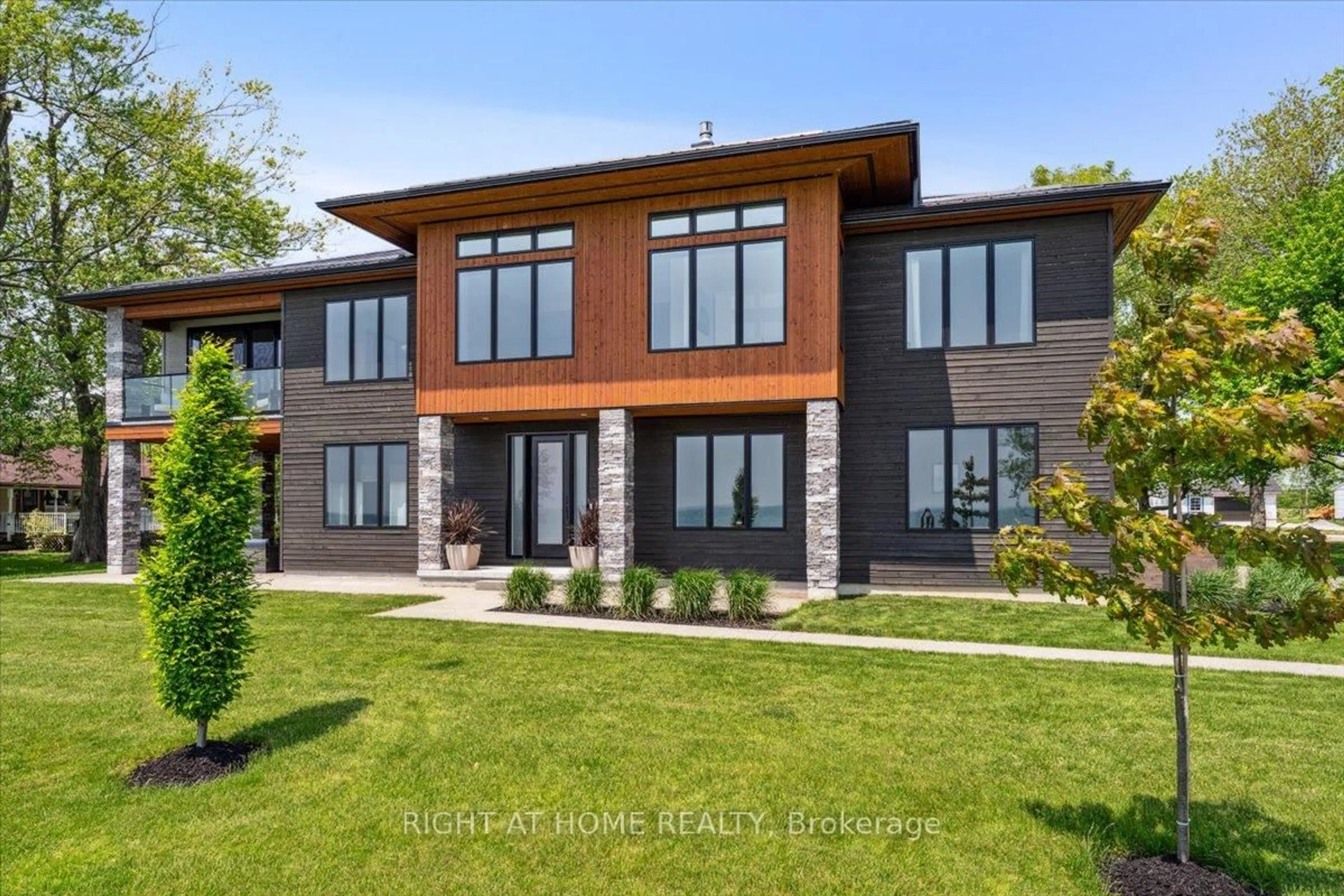 Home with brick exterior material, street for 17 Bluewater Pkwy, Haldimand Ontario N0A 1P0