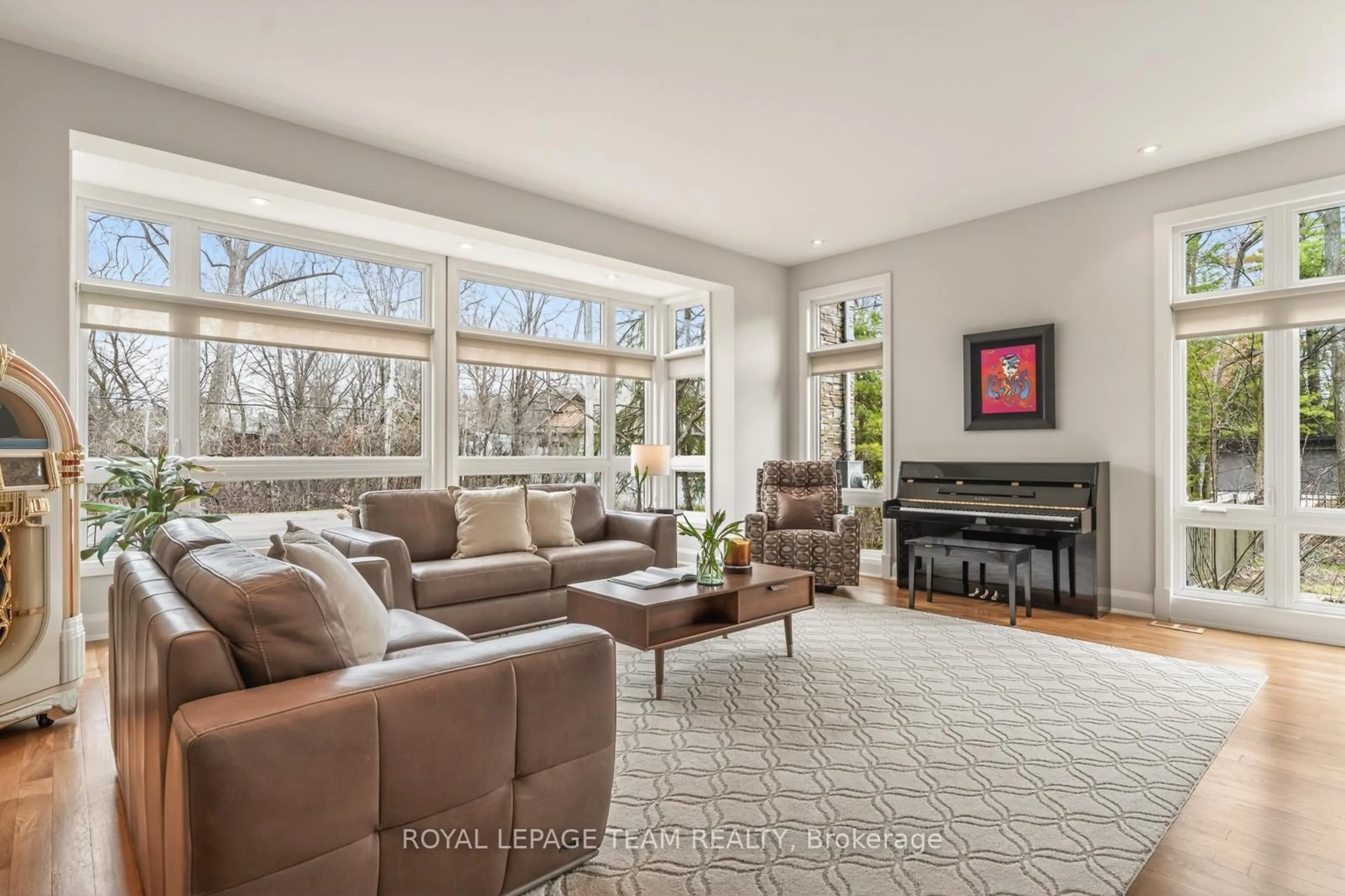 Living room with furniture, unknown for 17 KAYMAR Dr, Ottawa Ontario K1J 7C8