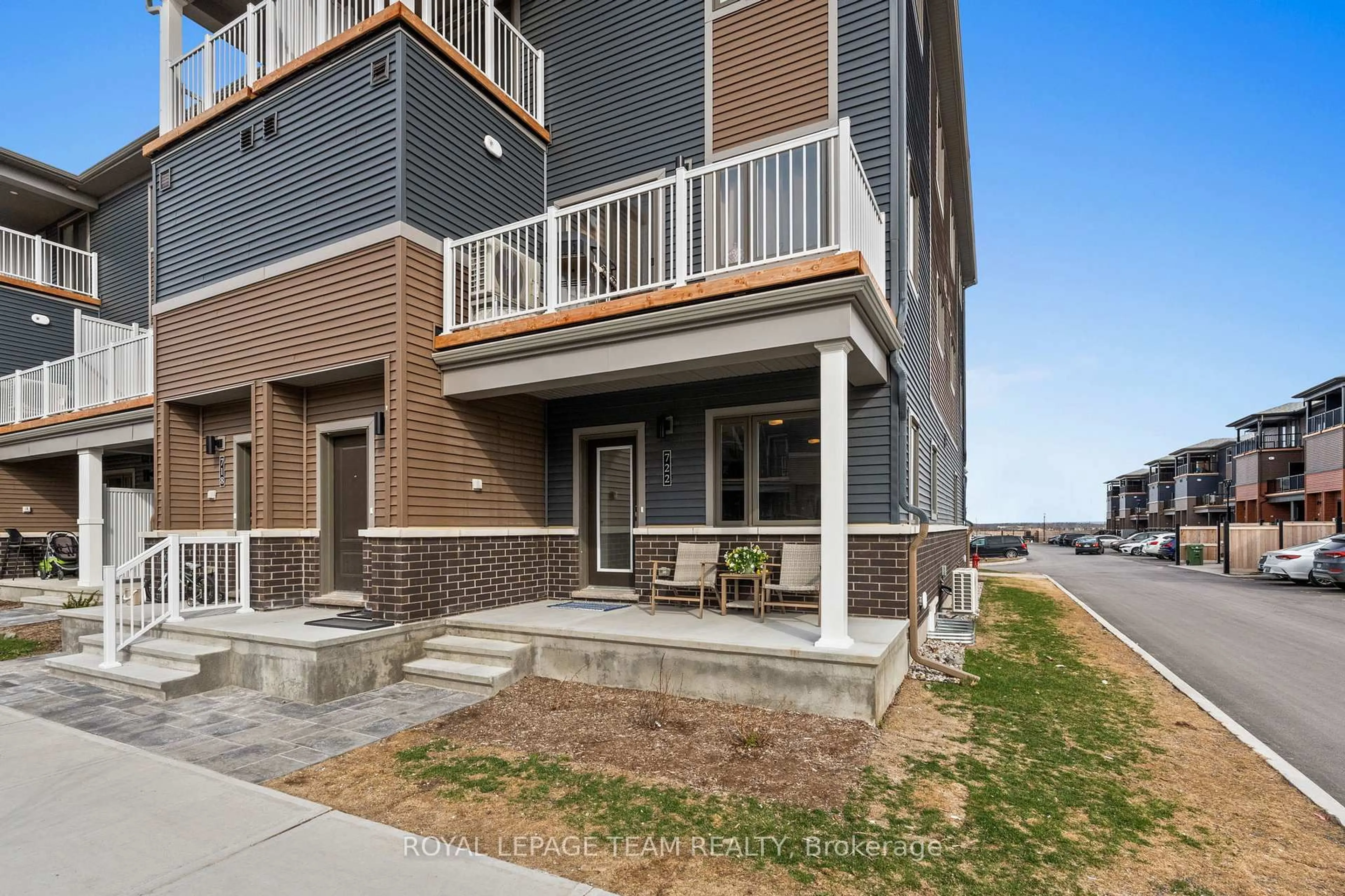 Patio, street for 722 Parnian Private, Ottawa Ontario K2J 4H7