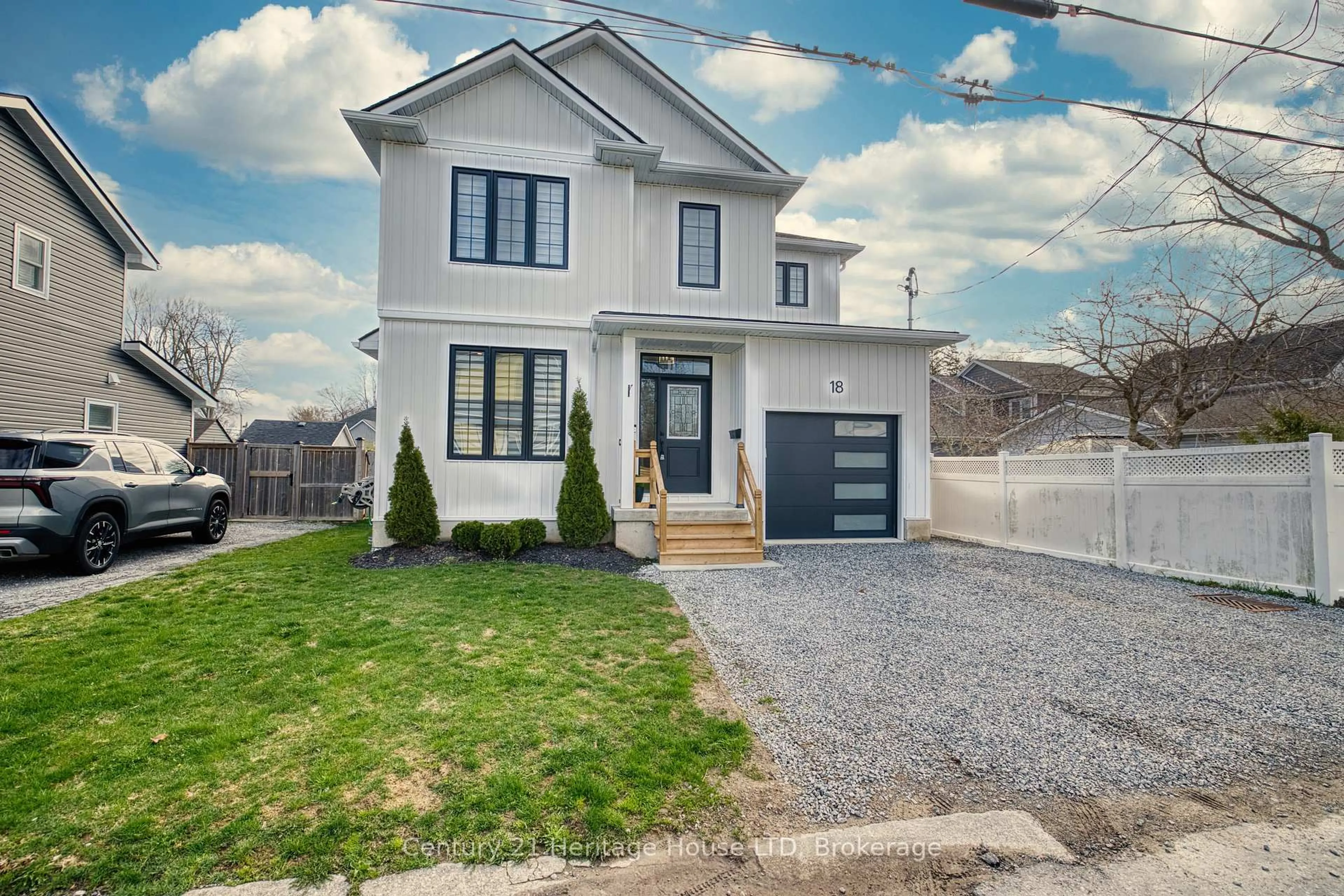 Home with vinyl exterior material, street for 18 Parkview Ave, Fort Erie Ontario L2A 5L7