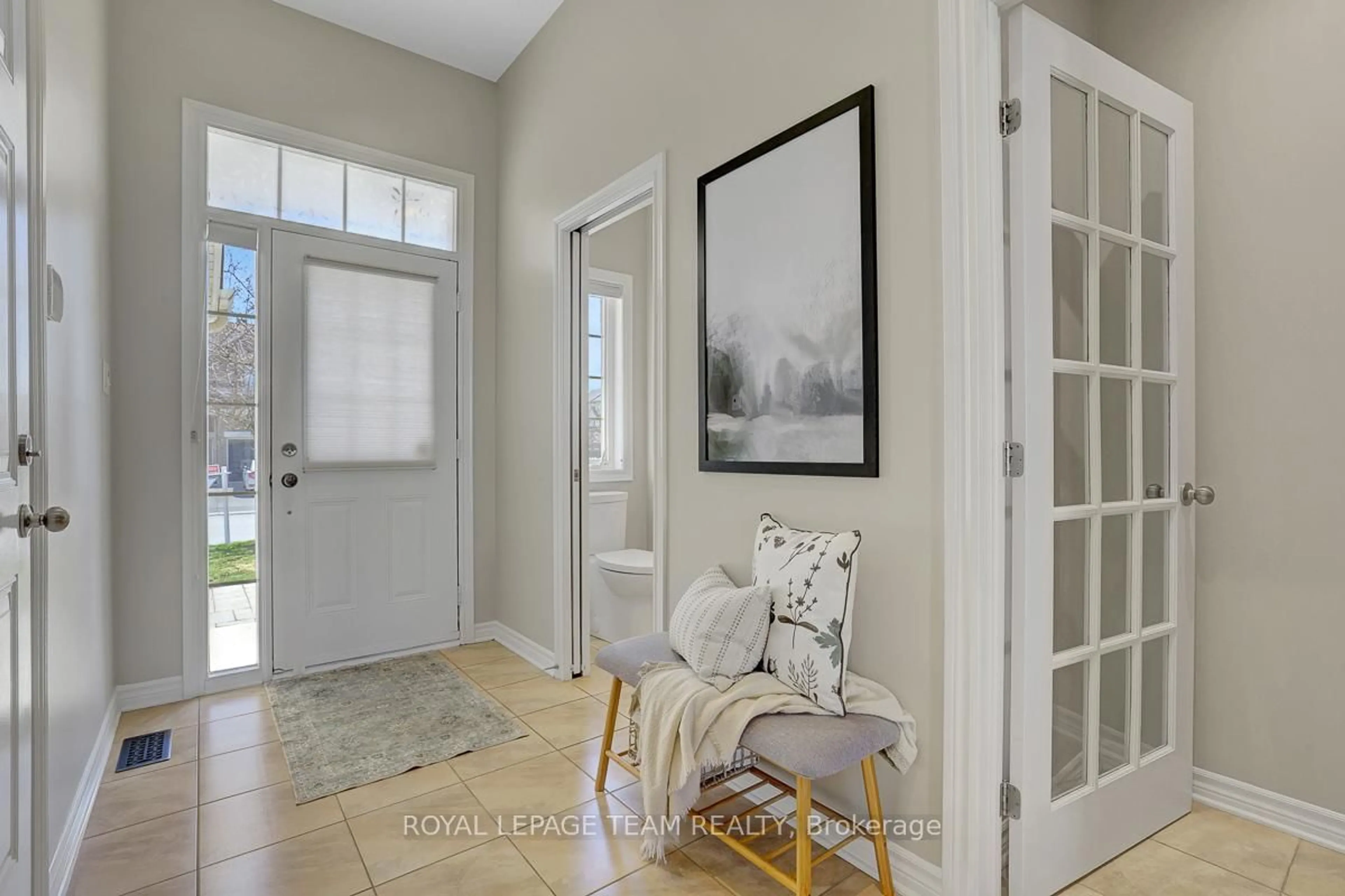 Indoor entryway for 148 Jersey Tea Circ, Ottawa Ontario K1V 2L3