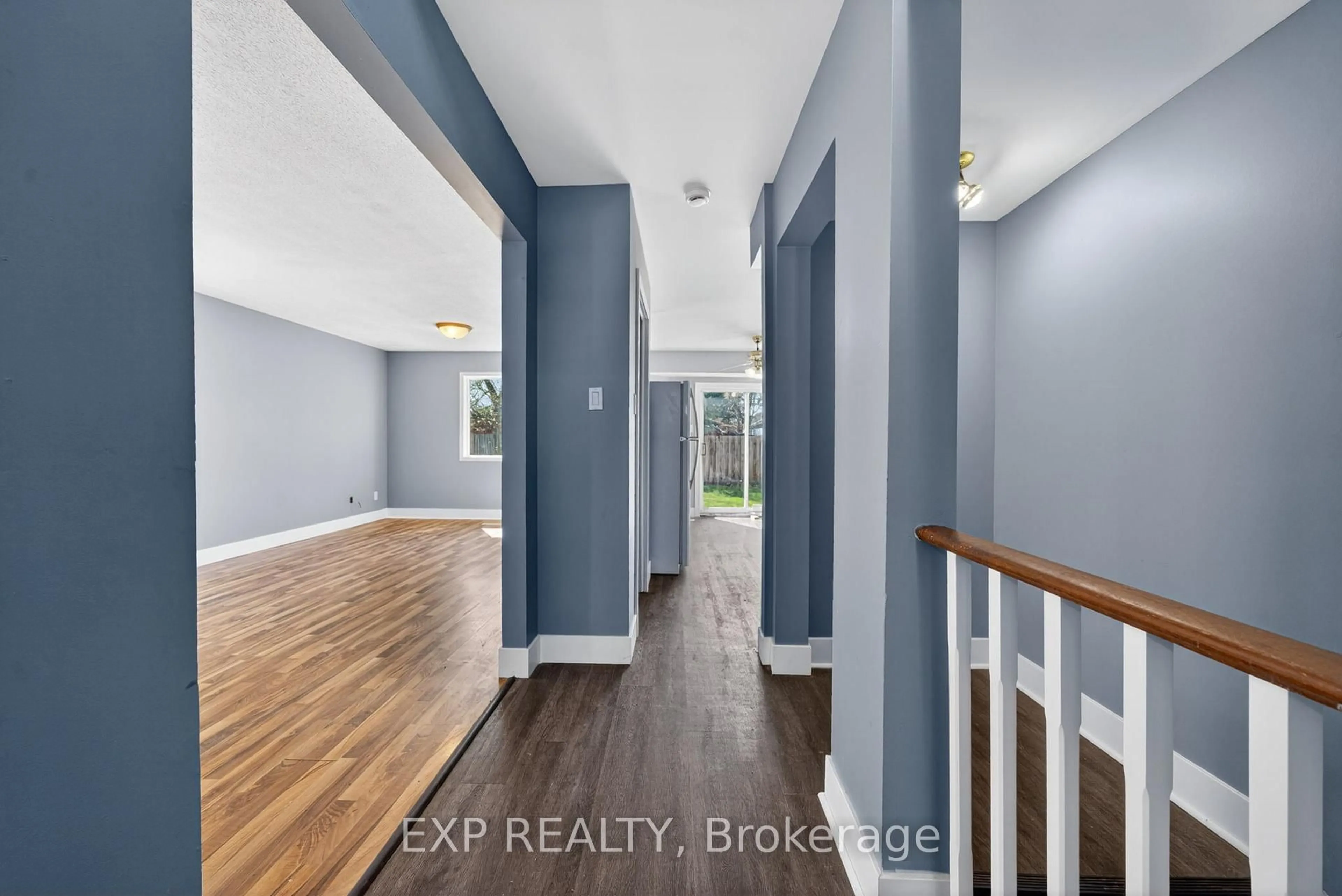 Indoor entryway for 239 Fleming Dr, London East Ontario N5V 4Y8