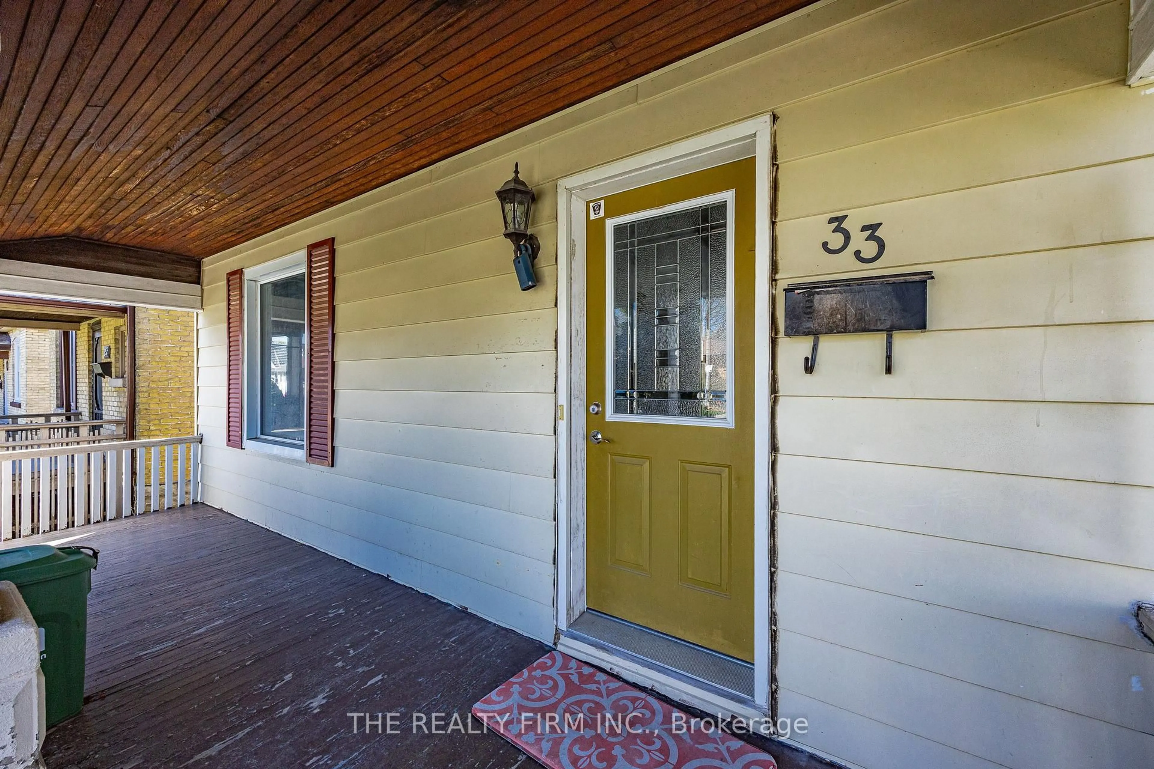 Indoor entryway for 33 Terrence St, London East Ontario N5Z 1C3