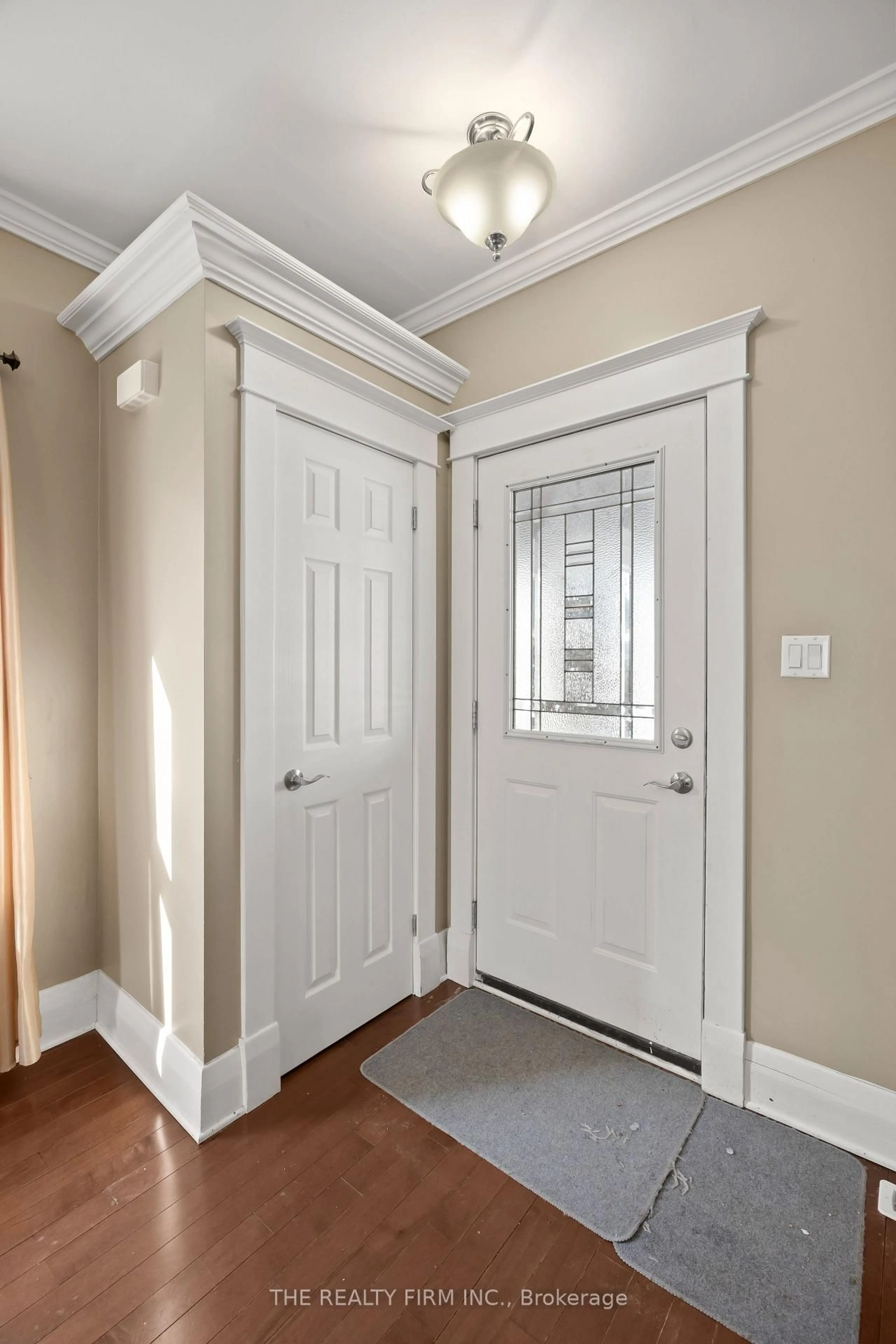 Indoor entryway for 33 Terrence St, London East Ontario N5Z 1C3
