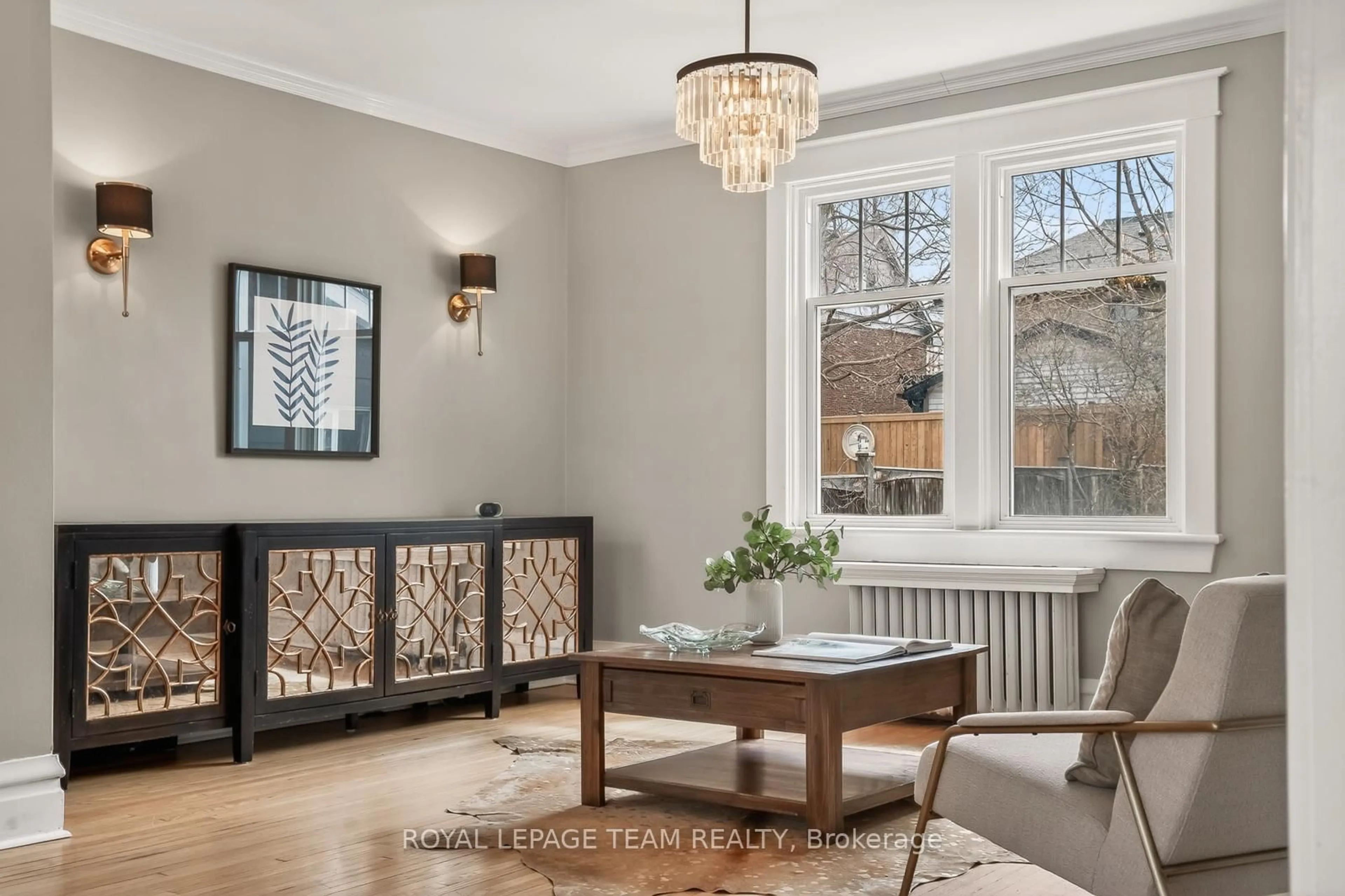 Living room with furniture, unknown for 318 CLEMOW Ave, Ottawa Ontario K1S 2B8