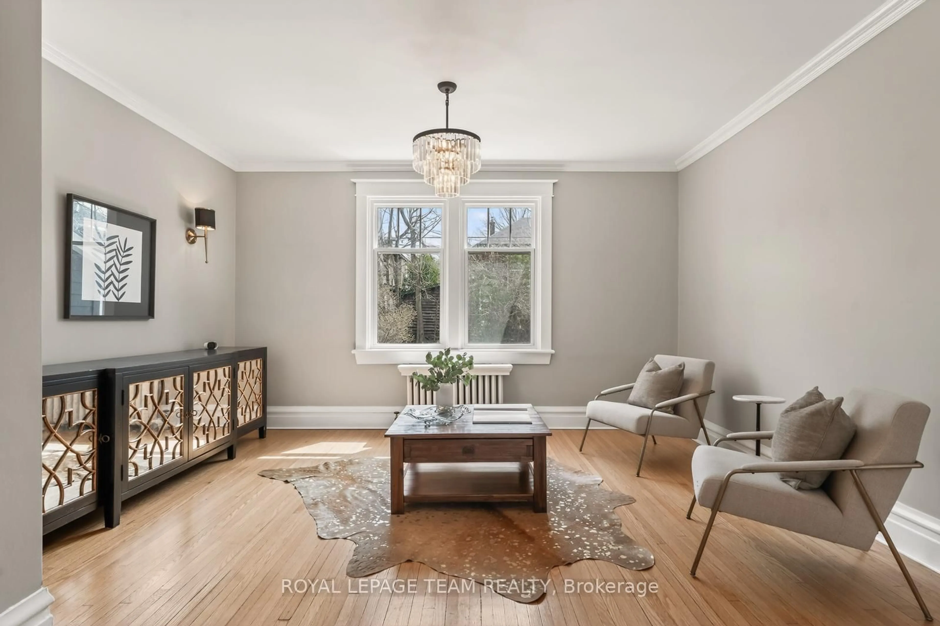 Living room with furniture, unknown for 318 CLEMOW Ave, Ottawa Ontario K1S 2B8