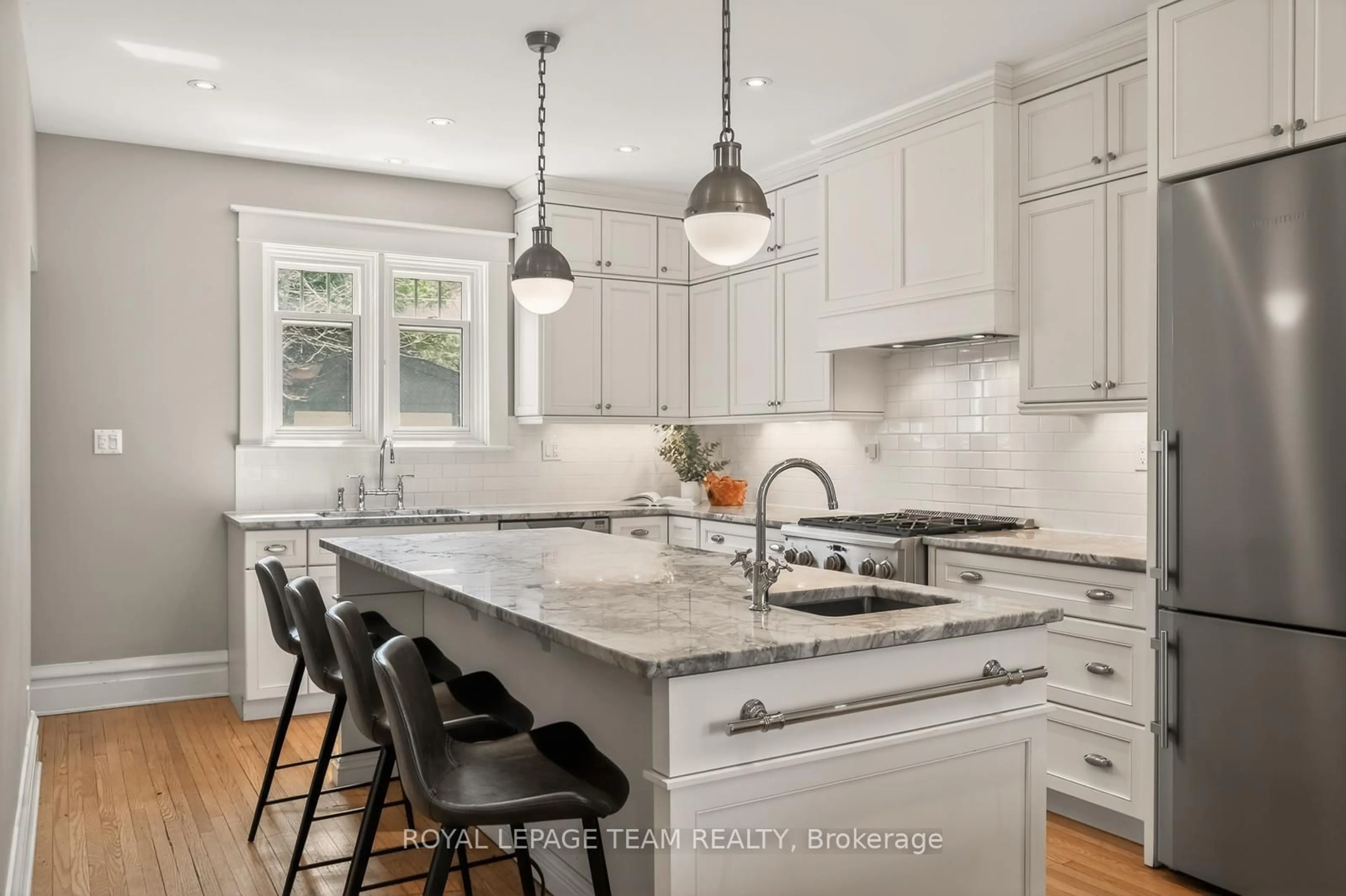 Open concept kitchen, ceramic/tile floor for 318 CLEMOW Ave, Ottawa Ontario K1S 2B8