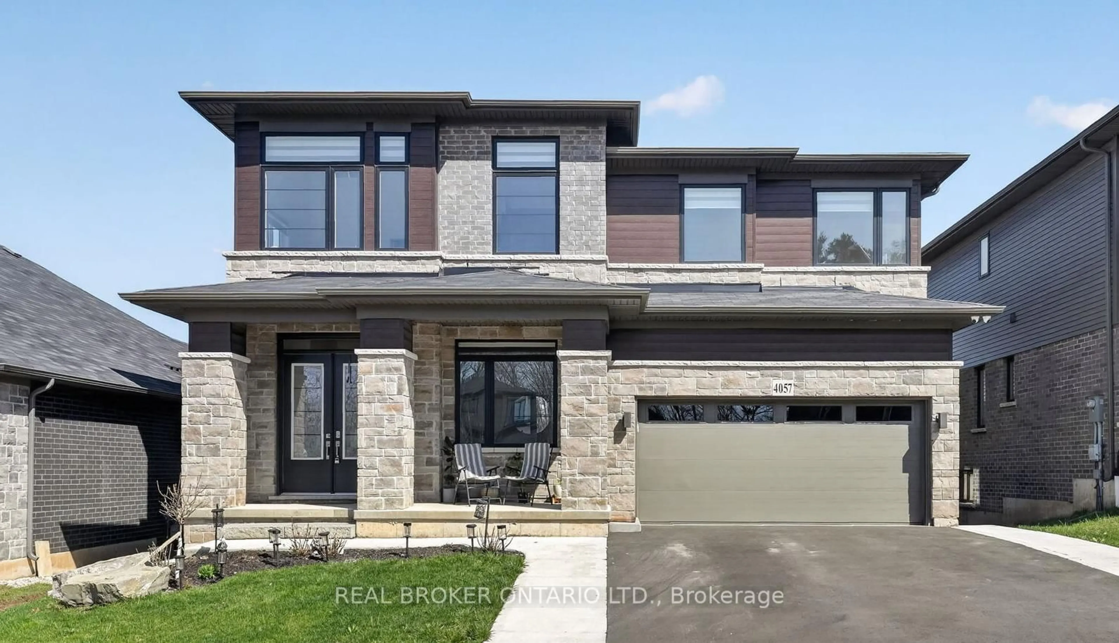 Home with brick exterior material, street for 4057 Highland Park Dr, Lincoln Ontario L3J 0S9